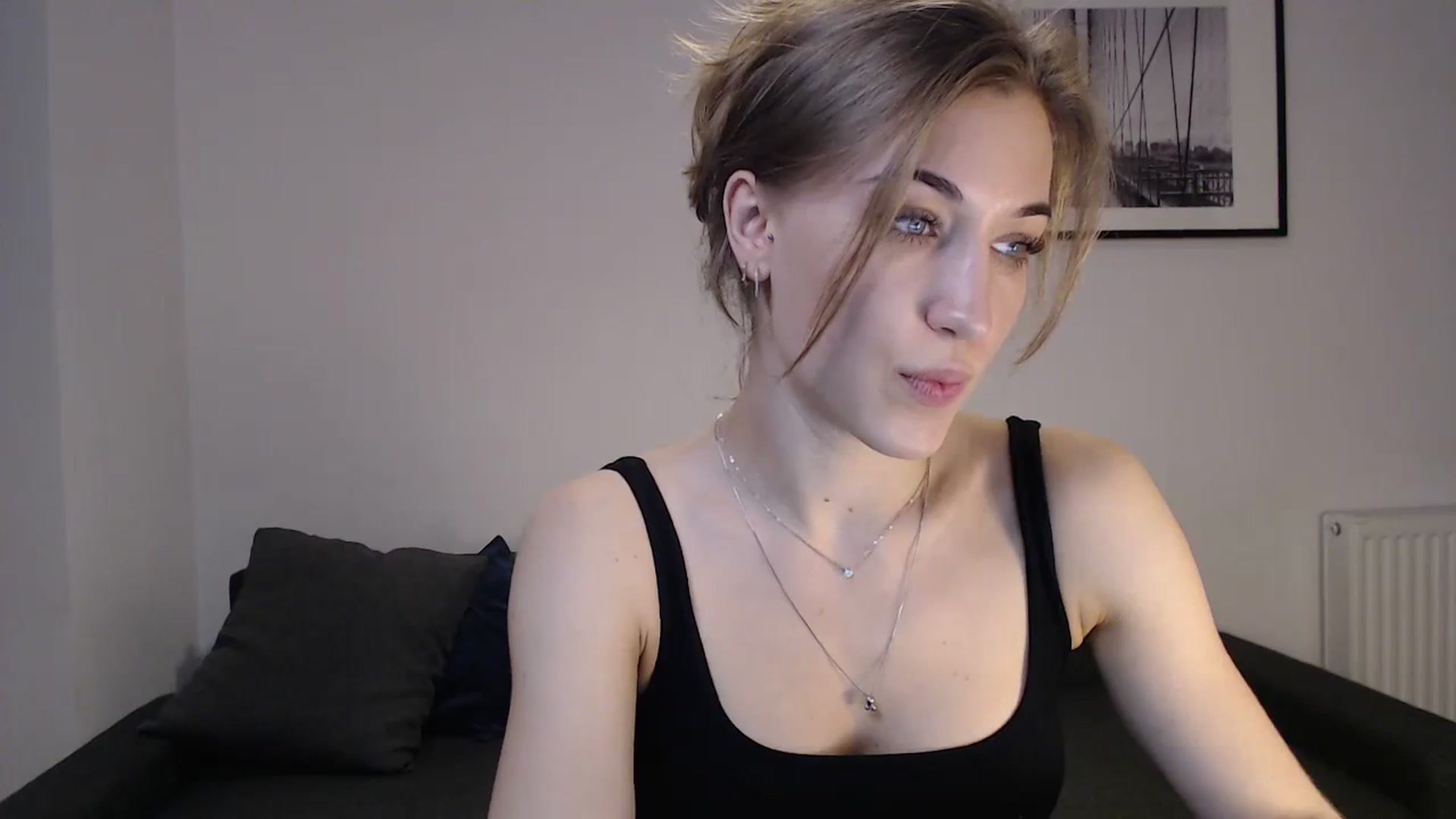 Gallery image thumbnail from GalaxyAnisia's myfreecams stream on, 10/07/2023, 17:09 image 8 of 20