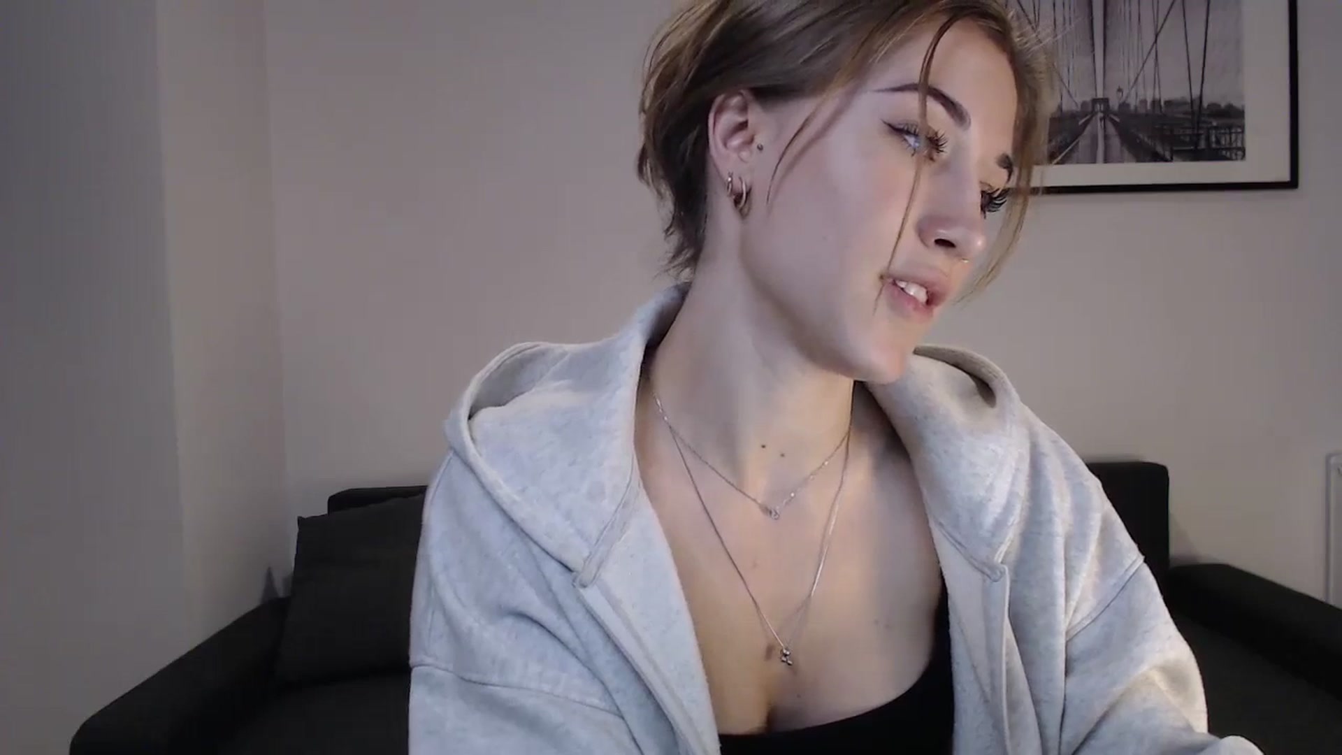 Gallery image thumbnail from GalaxyAnisia's myfreecams stream on, 10/08/2023, 17:10 image 4 of 20