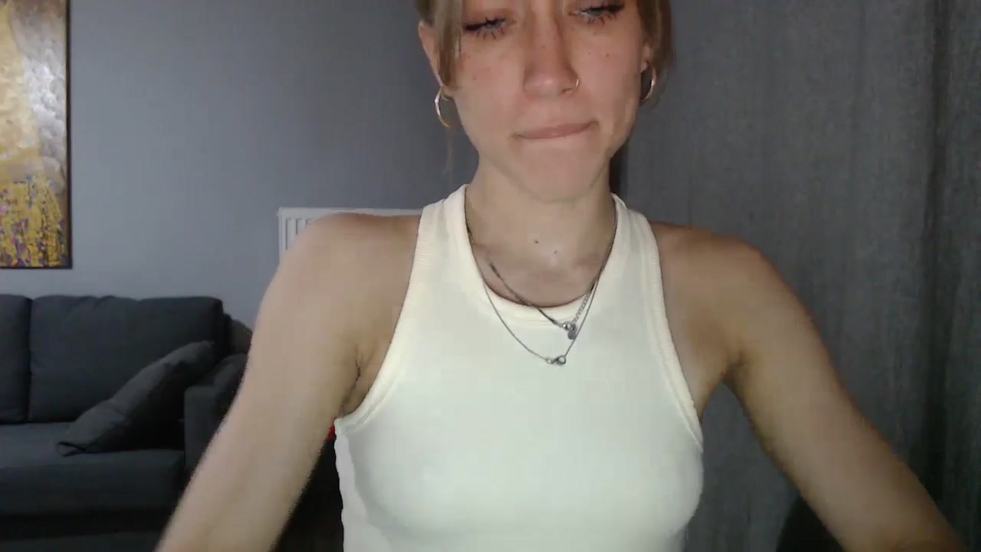 Gallery image thumbnail from GalaxyAnisia's myfreecams stream on, 05/17/2024, 15:46 image 6 of 20