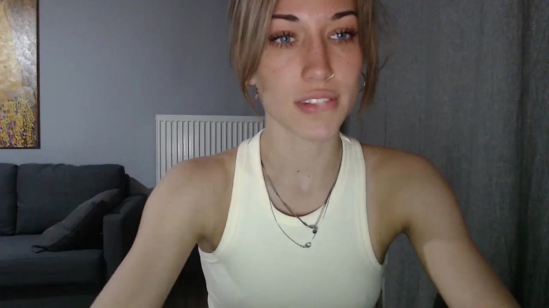 Gallery image thumbnail from GalaxyAnisia's myfreecams stream on, 05/17/2024, 15:46 image 4 of 20