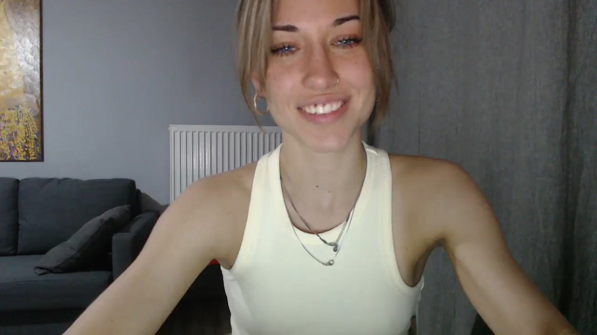 Gallery image thumbnail from GalaxyAnisia's myfreecams stream on, 05/17/2024, 15:46 image 2 of 20