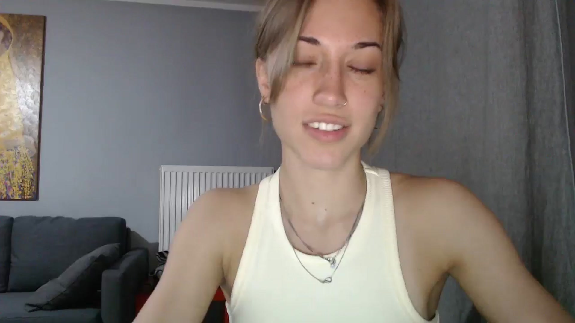 Gallery image thumbnail from GalaxyAnisia's myfreecams stream on, 05/17/2024, 15:46 image 12 of 20