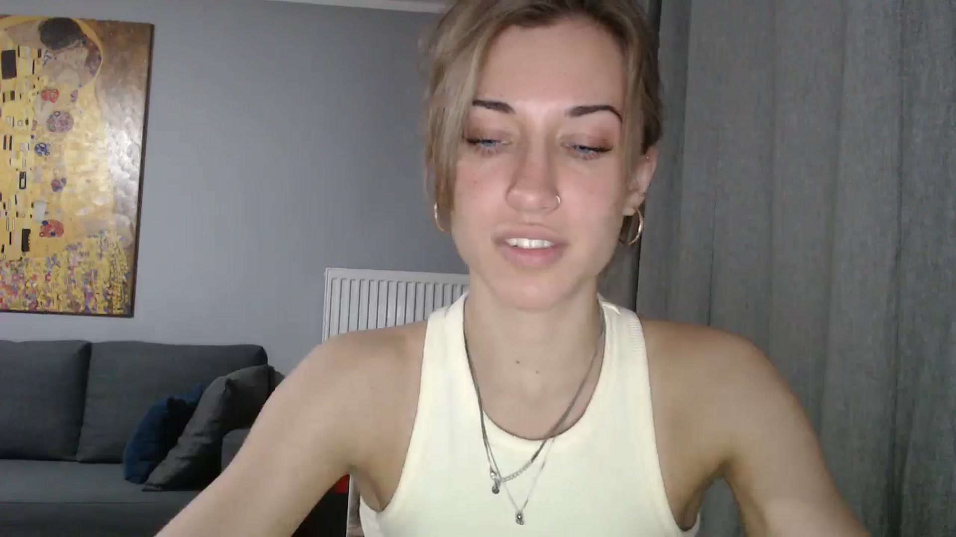 Gallery image thumbnail from GalaxyAnisia's myfreecams stream on, 05/19/2024, 23:41 image 3 of 20