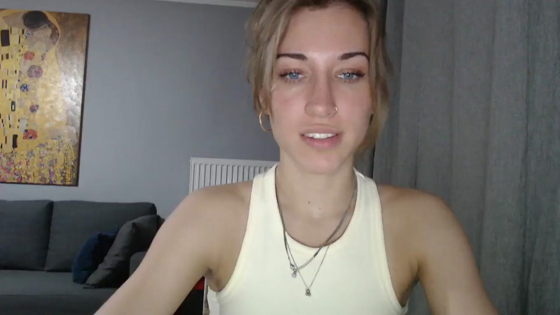 Gallery image thumbnail from GalaxyAnisia's myfreecams stream on, 05/19/2024, 23:41 image 6 of 20