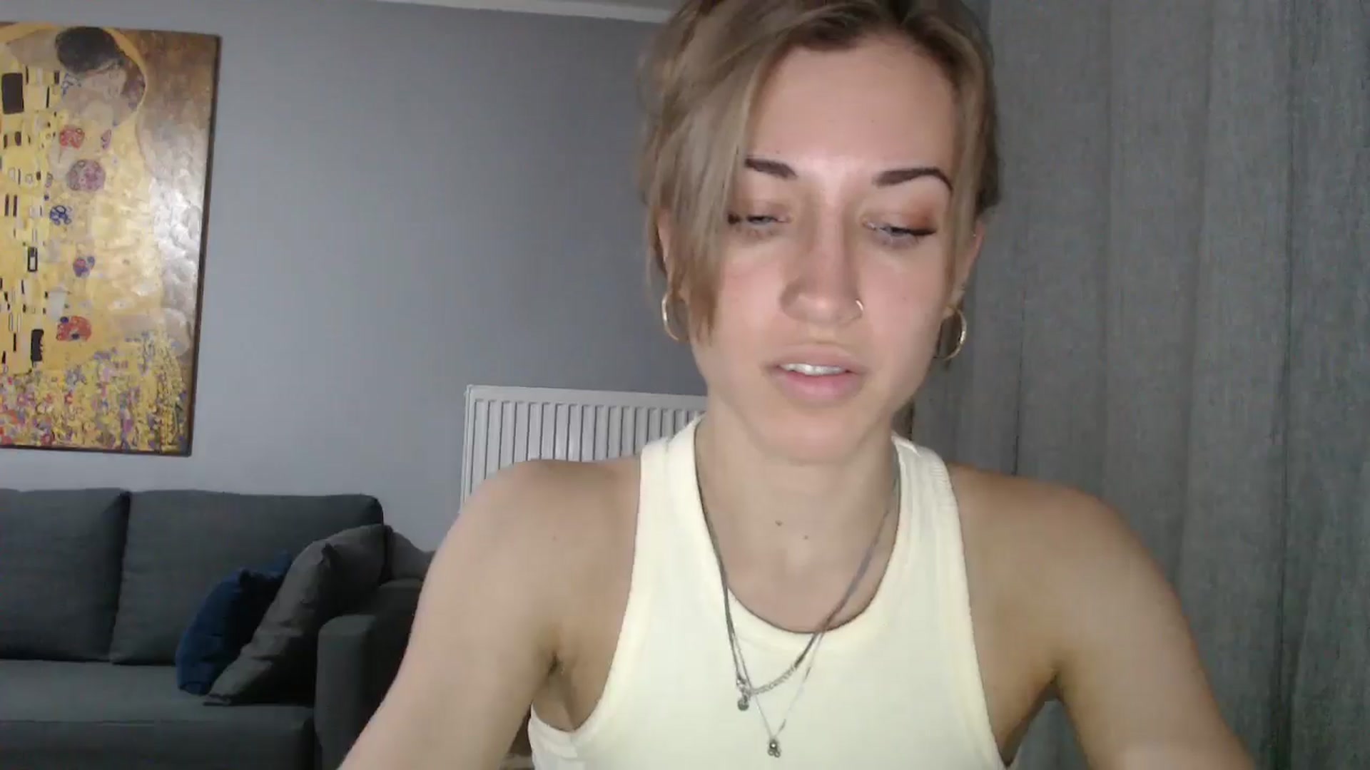 Gallery image thumbnail from GalaxyAnisia's myfreecams stream on, 05/19/2024, 23:41 image 4 of 20