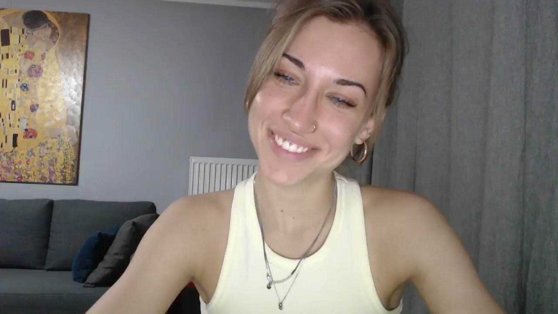 Gallery image thumbnail from GalaxyAnisia's myfreecams stream on, 05/19/2024, 23:41 image 1 of 20