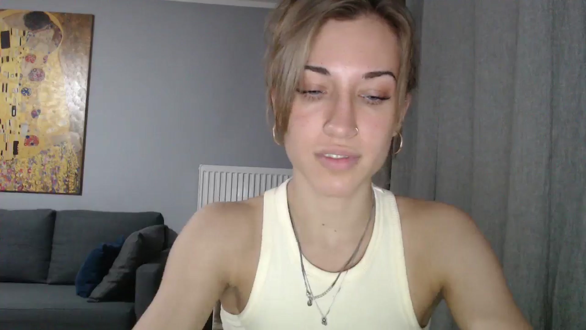 Gallery image thumbnail from GalaxyAnisia's myfreecams stream on, 05/19/2024, 23:41 image 2 of 20