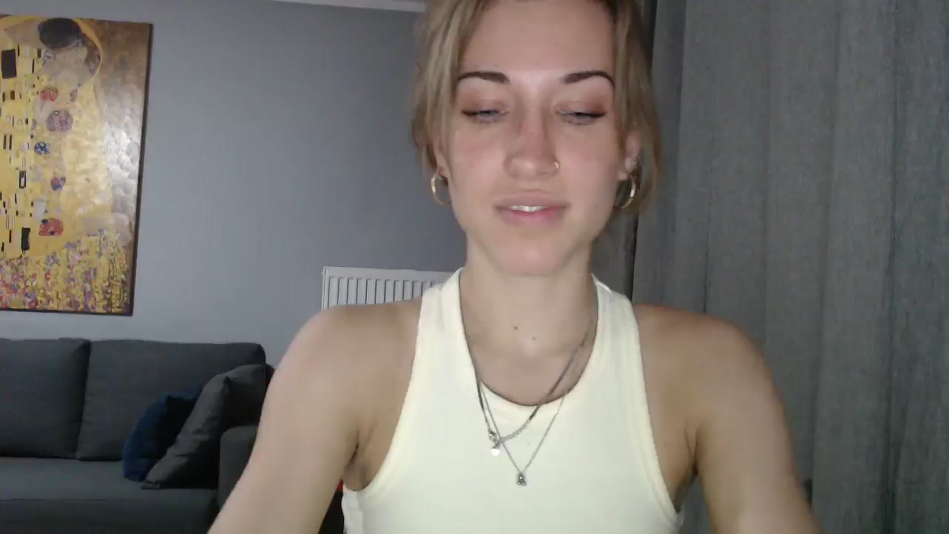 Gallery image thumbnail from GalaxyAnisia's myfreecams stream on, 05/19/2024, 23:41 image 7 of 20
