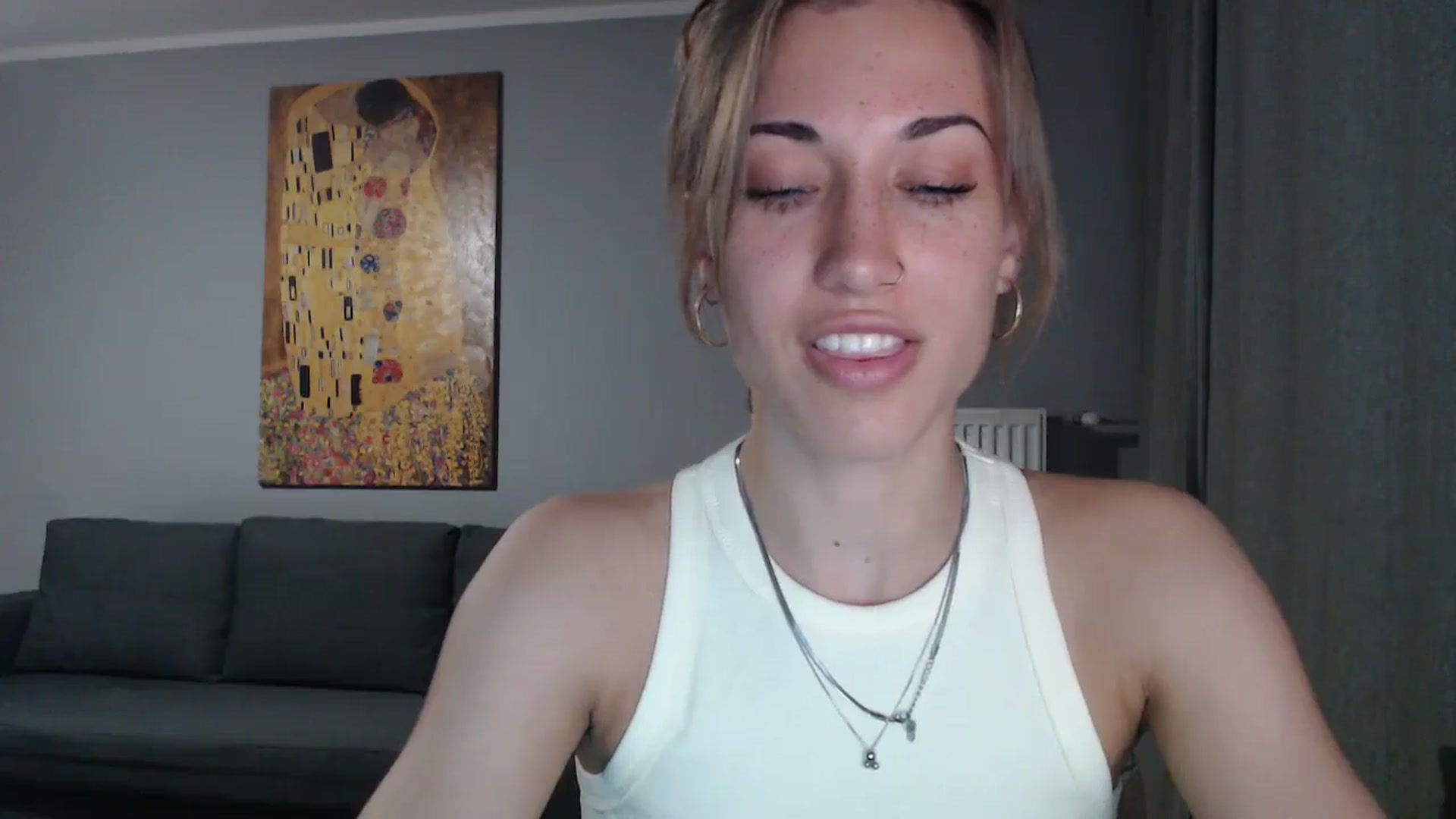 Gallery image thumbnail from GalaxyAnisia's myfreecams stream on, 06/19/2024, 16:40 image 8 of 20