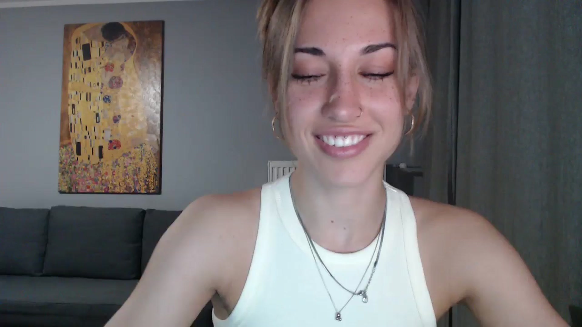 Gallery image thumbnail from GalaxyAnisia's myfreecams stream on, 06/19/2024, 16:40 image 4 of 20