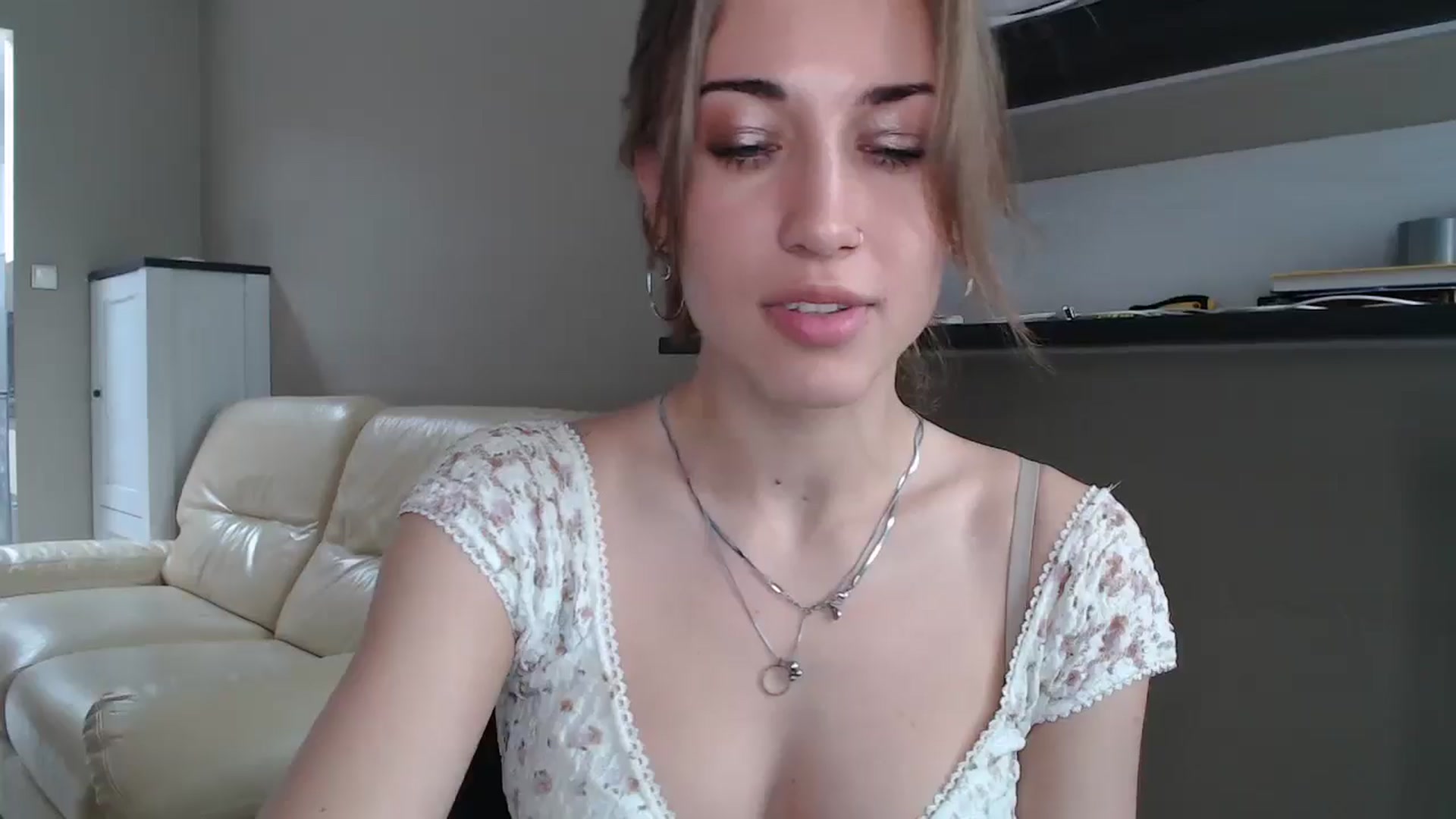 Gallery image thumbnail from GalaxyAnisia's myfreecams stream on, 08/15/2024, 13:37 image 8 of 20