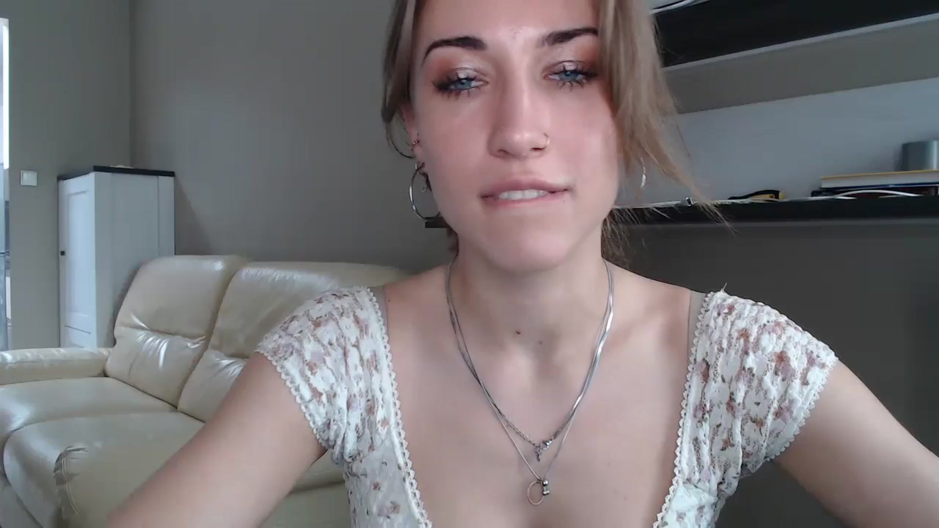 Gallery image thumbnail from GalaxyAnisia's myfreecams stream on, 08/15/2024, 13:37 image 12 of 20