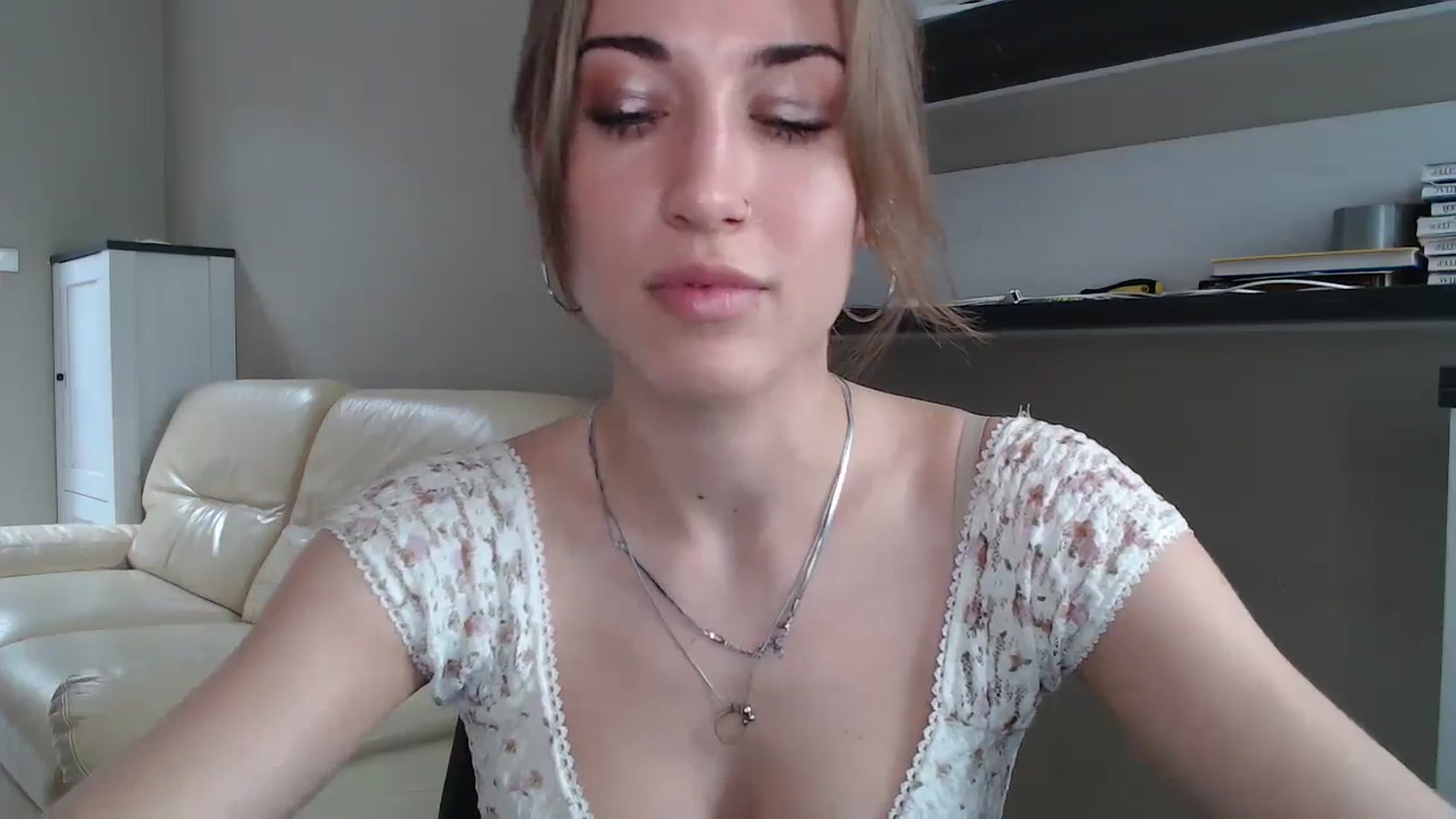 Gallery image thumbnail from GalaxyAnisia's myfreecams stream on, 08/15/2024, 13:37 image 2 of 20