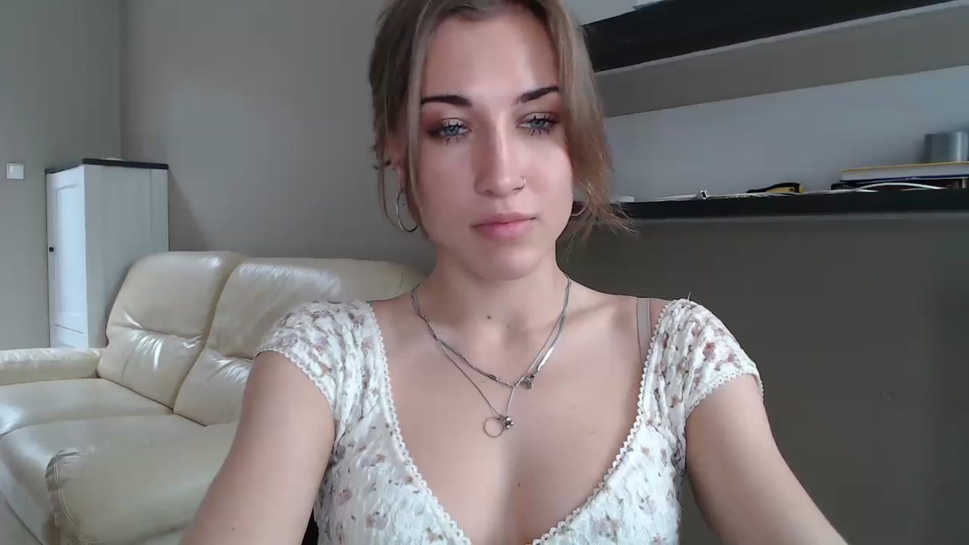 Gallery image thumbnail from GalaxyAnisia's myfreecams stream on, 08/15/2024, 13:37 image 6 of 20