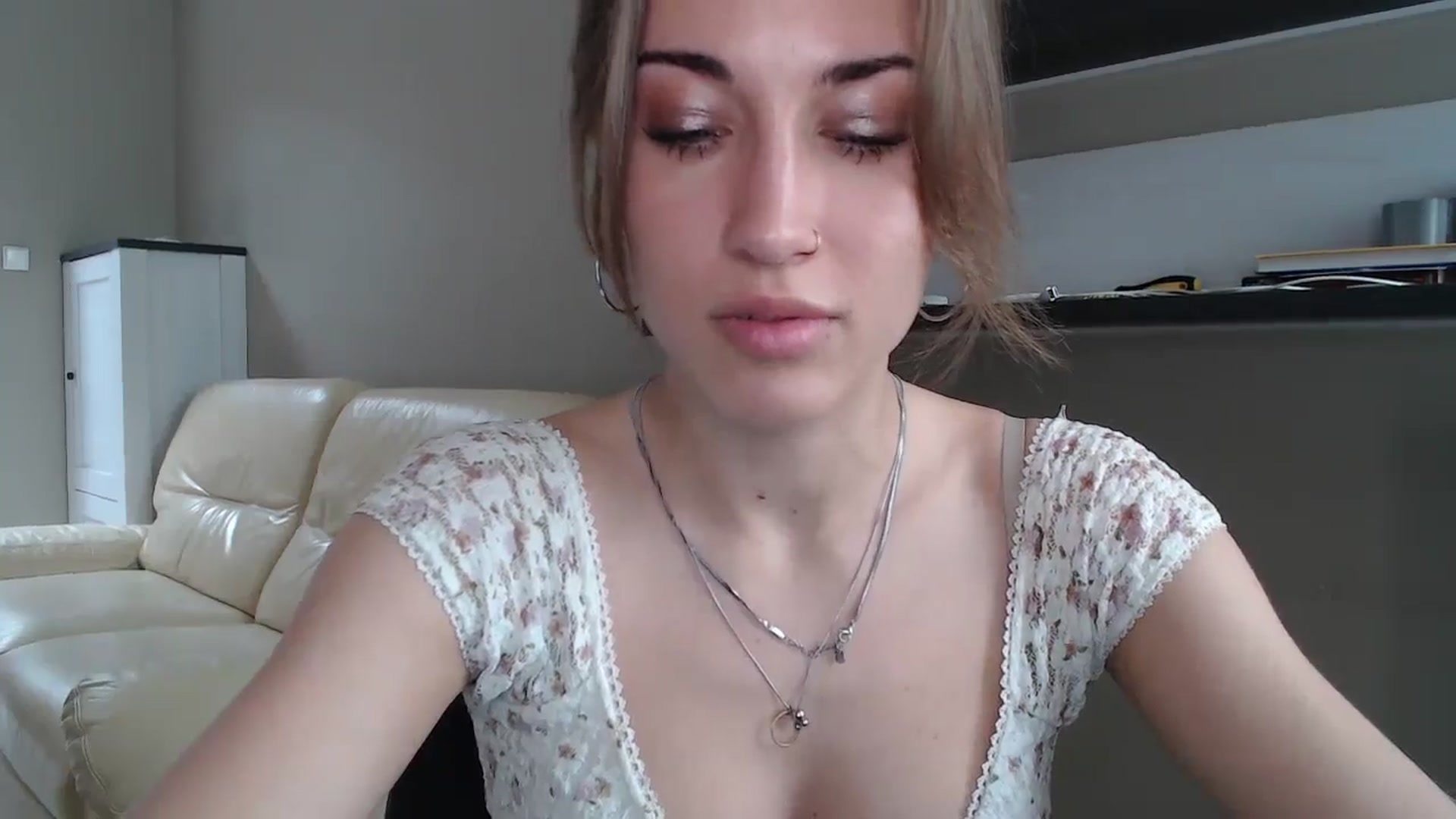 Gallery image thumbnail from GalaxyAnisia's myfreecams stream on, 08/15/2024, 13:37 image 4 of 20