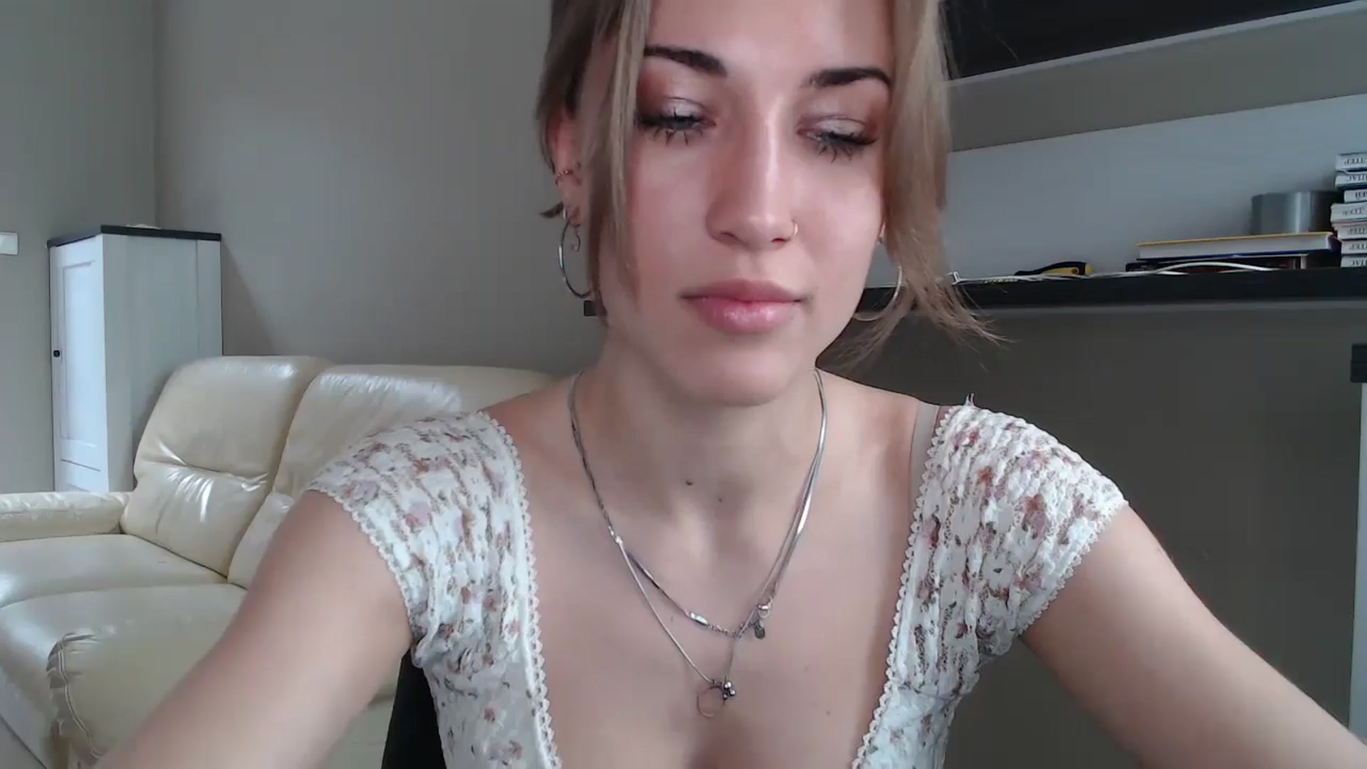 Gallery image thumbnail from GalaxyAnisia's myfreecams stream on, 08/15/2024, 13:37 image 1 of 20