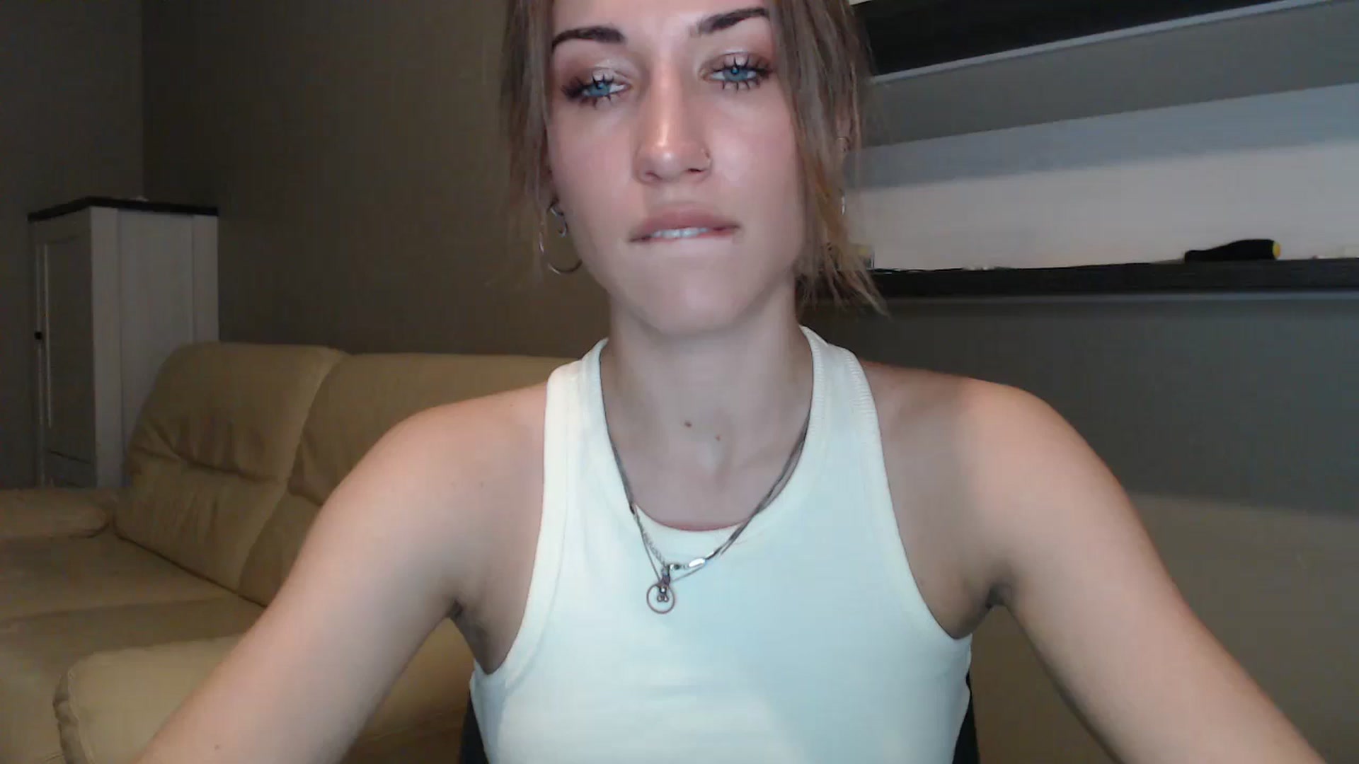 Gallery image thumbnail from GalaxyAnisia's myfreecams stream on, 08/17/2024, 21:05 image 10 of 20