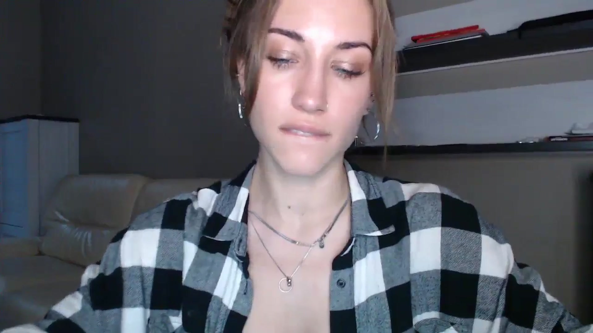 Gallery image thumbnail from GalaxyAnisia's myfreecams stream on, 08/22/2024, 18:15 image 9 of 20