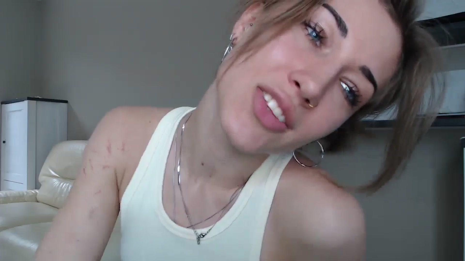 Gallery image thumbnail from GalaxyAnisia's myfreecams stream on, 08/25/2024, 13:01 image 9 of 20