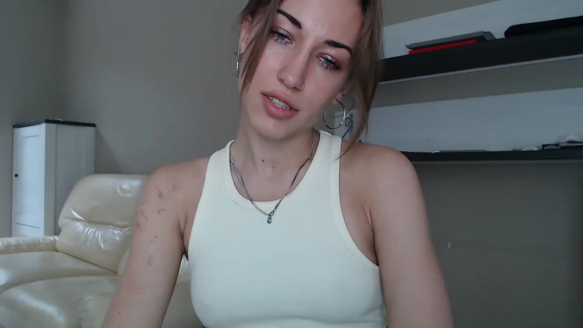 Gallery image thumbnail from GalaxyAnisia's myfreecams stream on, 08/25/2024, 14:04 image 16 of 20