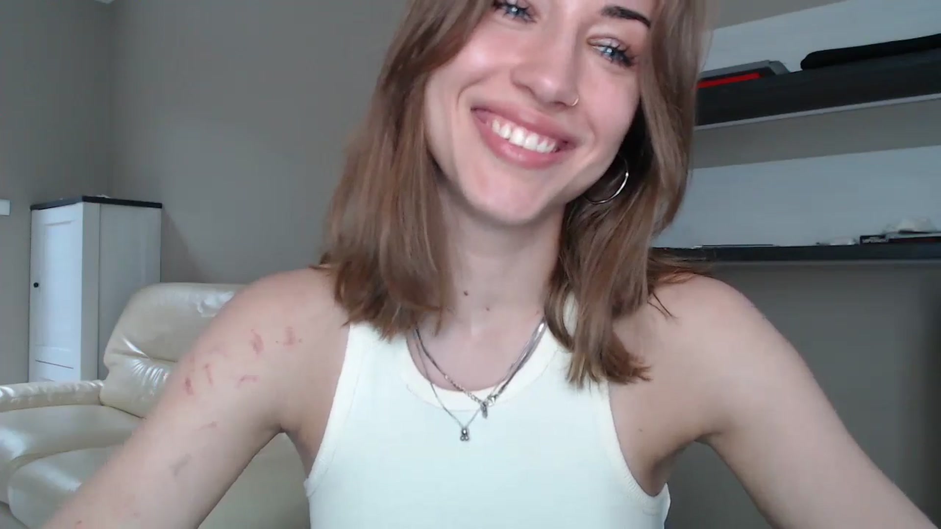 Gallery image thumbnail from GalaxyAnisia's myfreecams stream on, 08/25/2024, 14:04 image 7 of 20