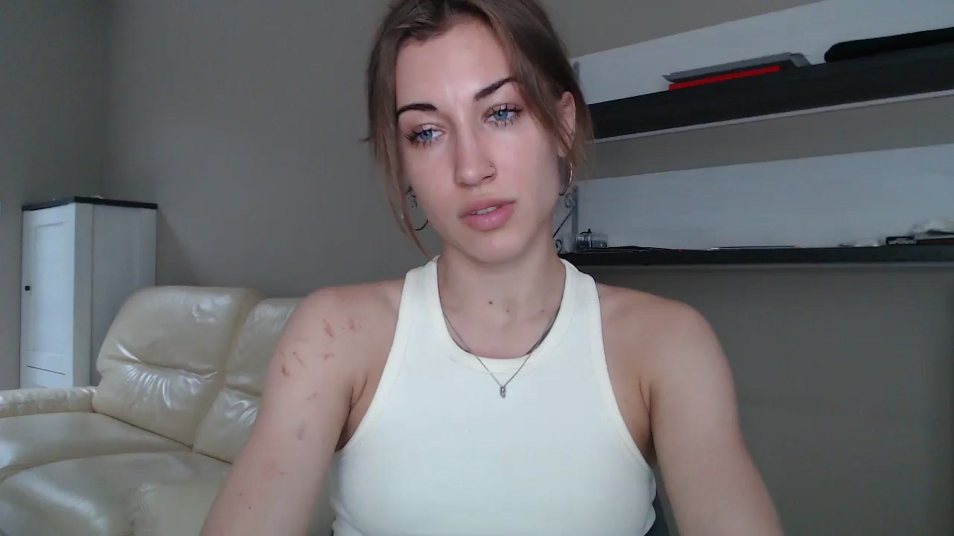 Gallery image thumbnail from GalaxyAnisia's myfreecams stream on, 08/25/2024, 14:32 image 17 of 20