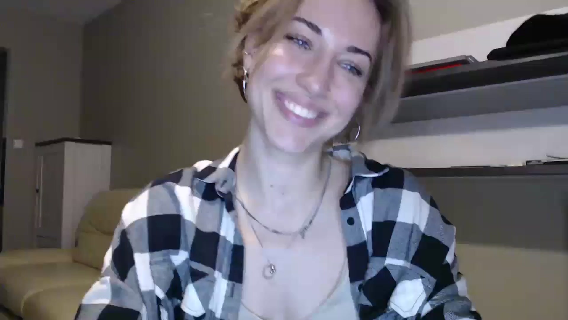 Gallery image thumbnail from GalaxyAnisia's myfreecams stream on, 08/26/2024, 18:49 image 10 of 20
