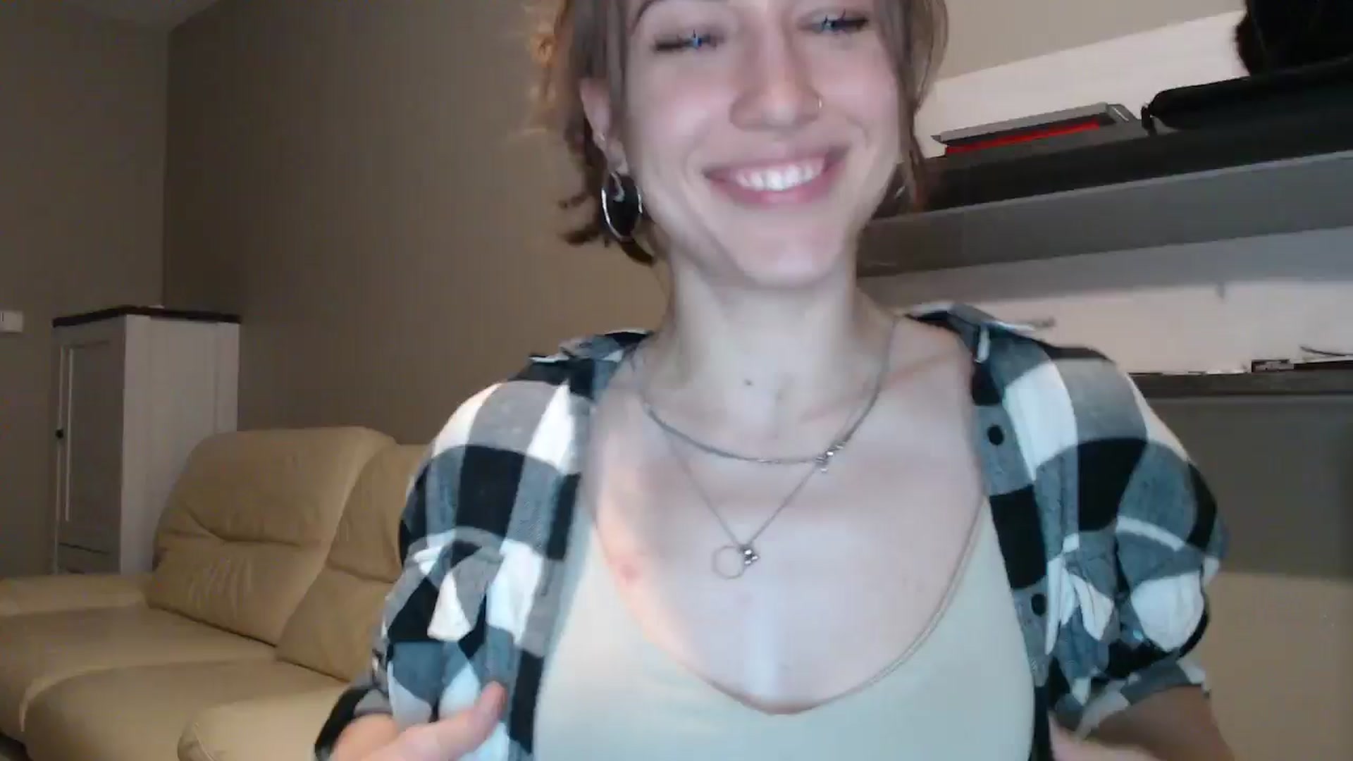 Gallery image thumbnail from GalaxyAnisia's myfreecams stream on, 08/26/2024, 19:41 image 1 of 20