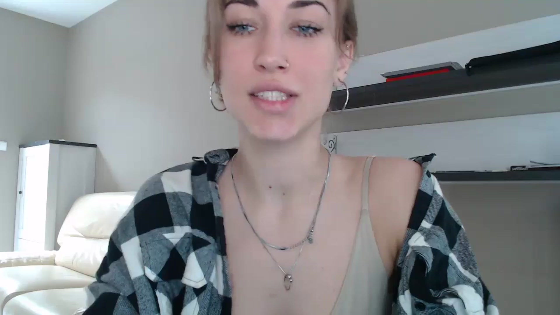 Gallery image thumbnail from GalaxyAnisia's myfreecams stream on, 08/27/2024, 11:40 image 11 of 20