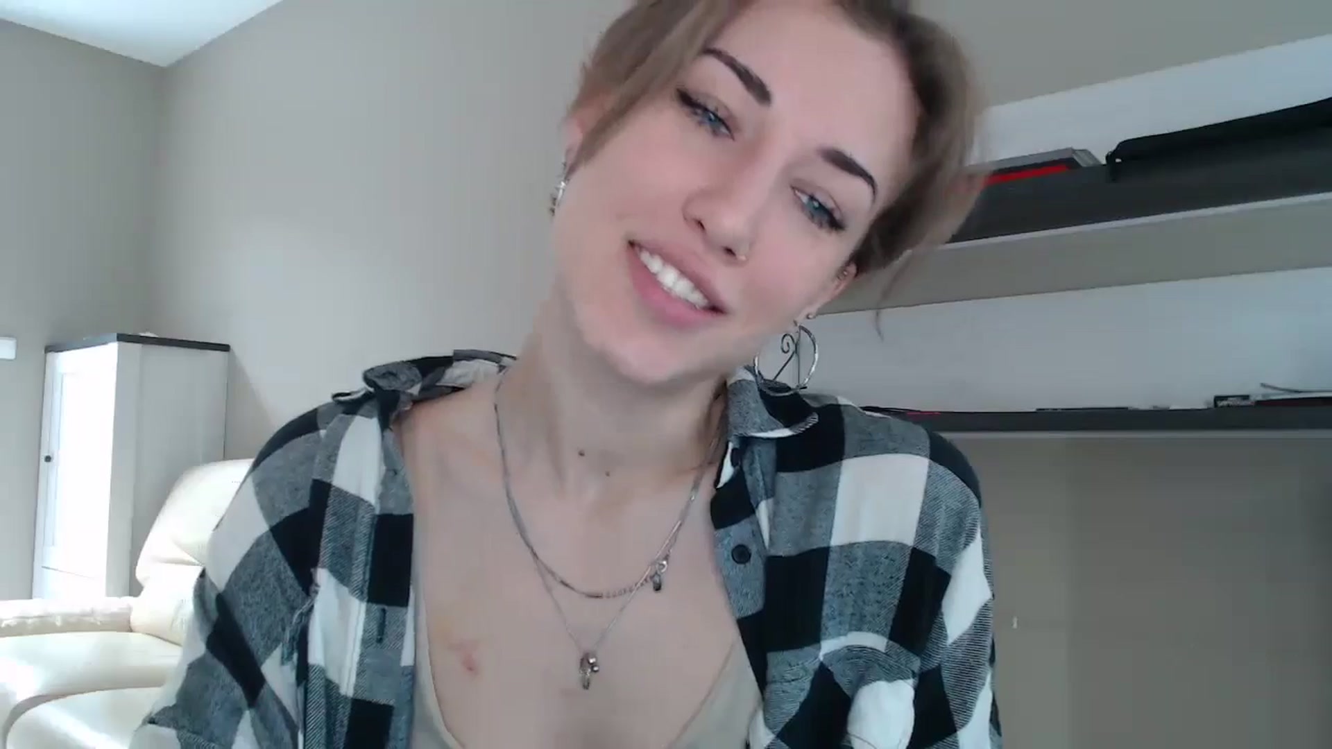 Gallery image thumbnail from GalaxyAnisia's myfreecams stream on, 08/27/2024, 11:40 image 8 of 20