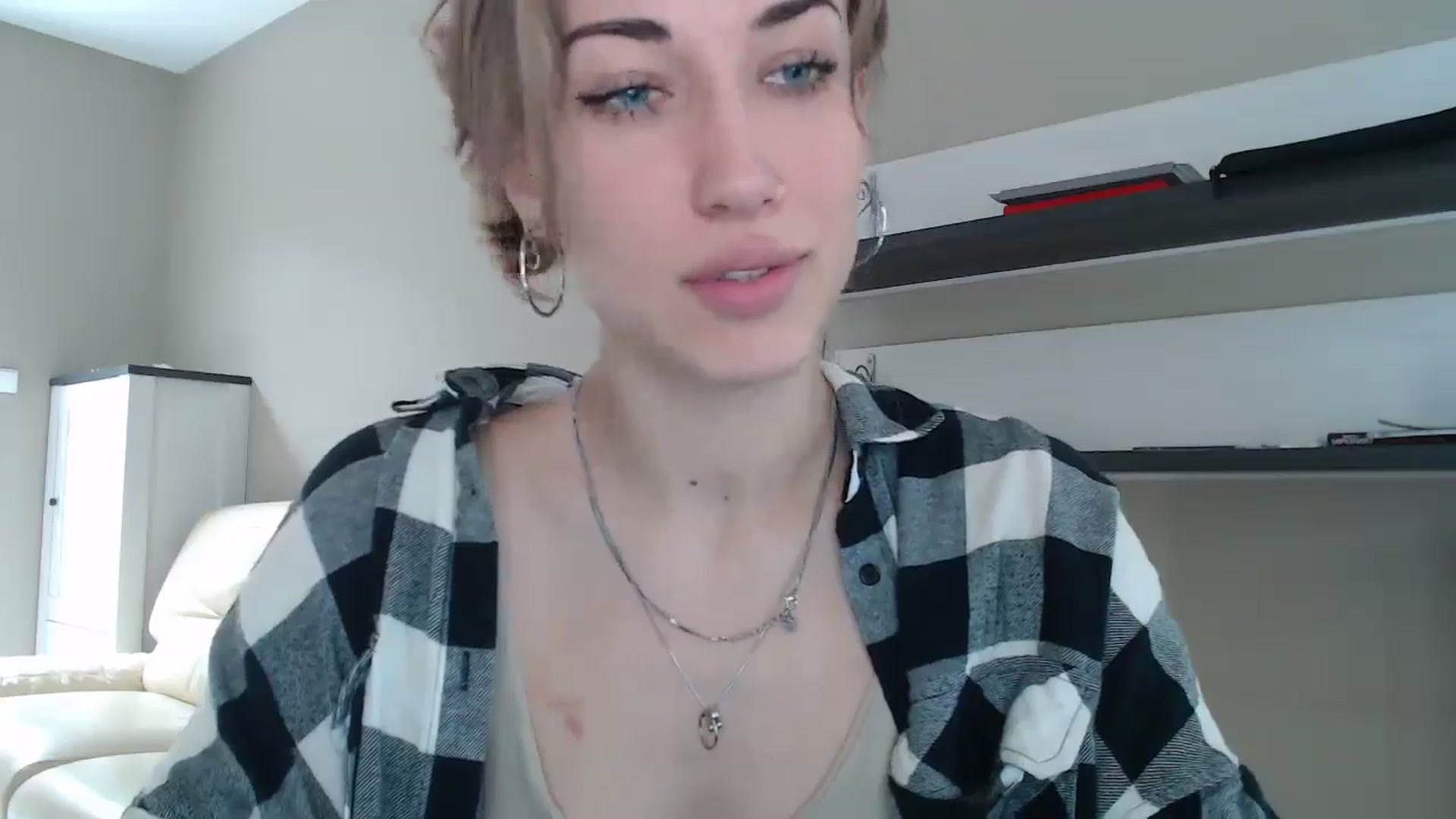 Gallery image thumbnail from GalaxyAnisia's myfreecams stream on, 08/27/2024, 11:40 image 7 of 20