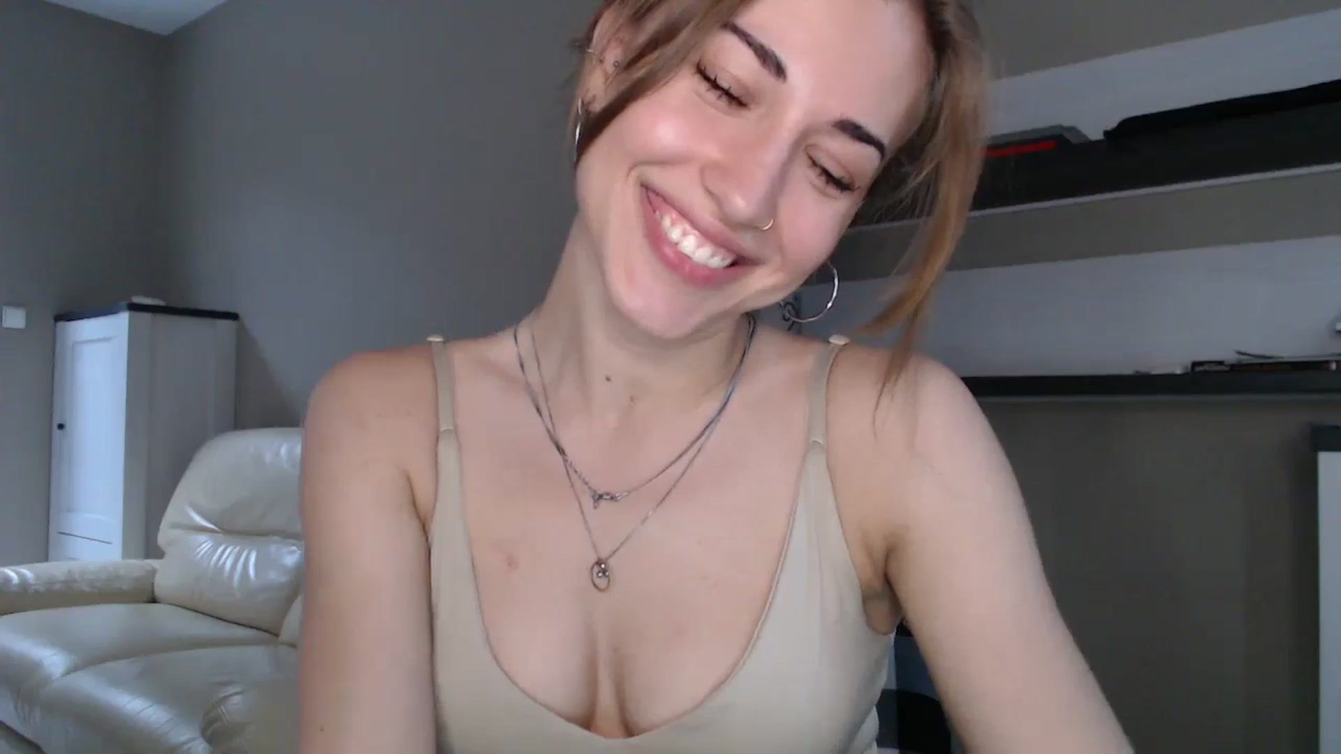 Gallery image thumbnail from GalaxyAnisia's myfreecams stream on, 08/29/2024, 15:20 image 14 of 20