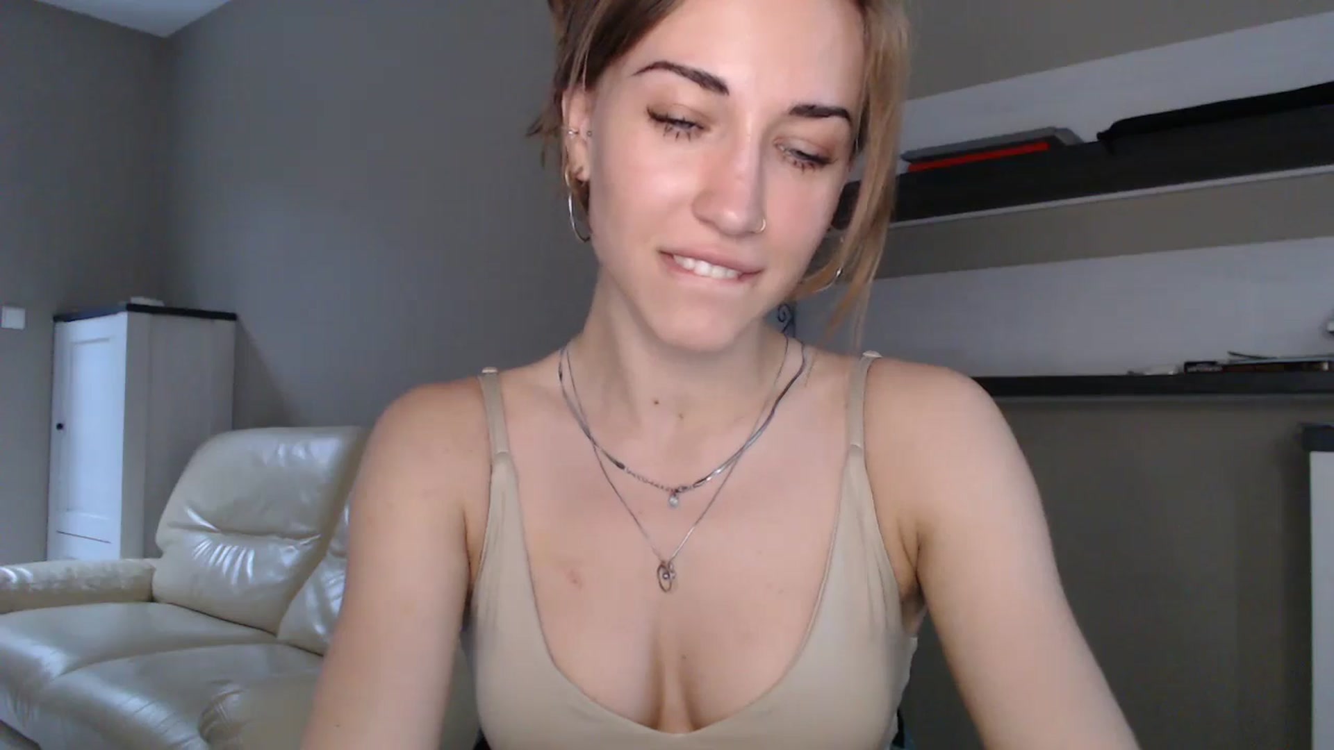 Gallery image thumbnail from GalaxyAnisia's myfreecams stream on, 08/29/2024, 15:50 image 10 of 20