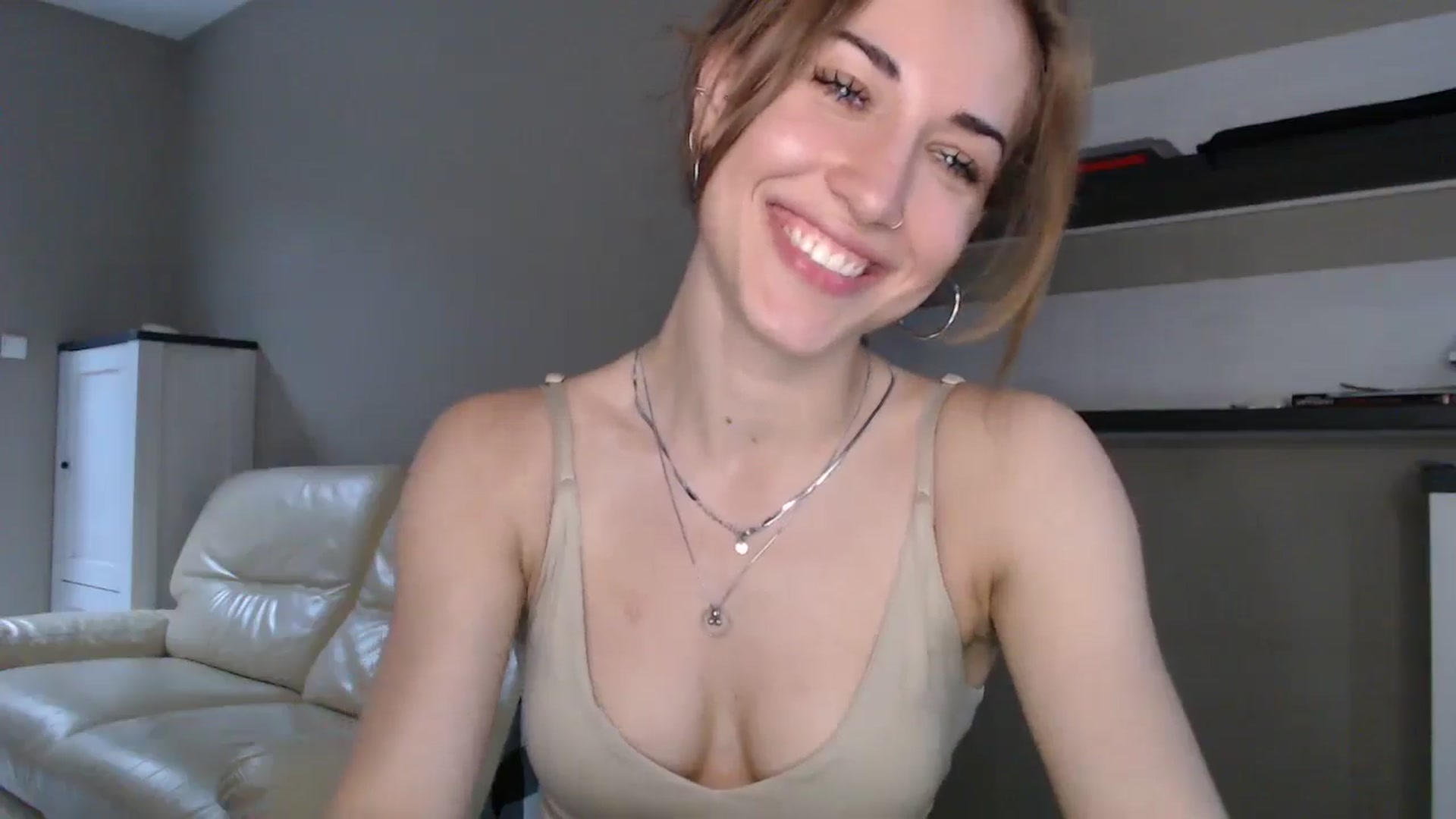 Gallery image thumbnail from GalaxyAnisia's myfreecams stream on, 08/29/2024, 15:50 image 14 of 20