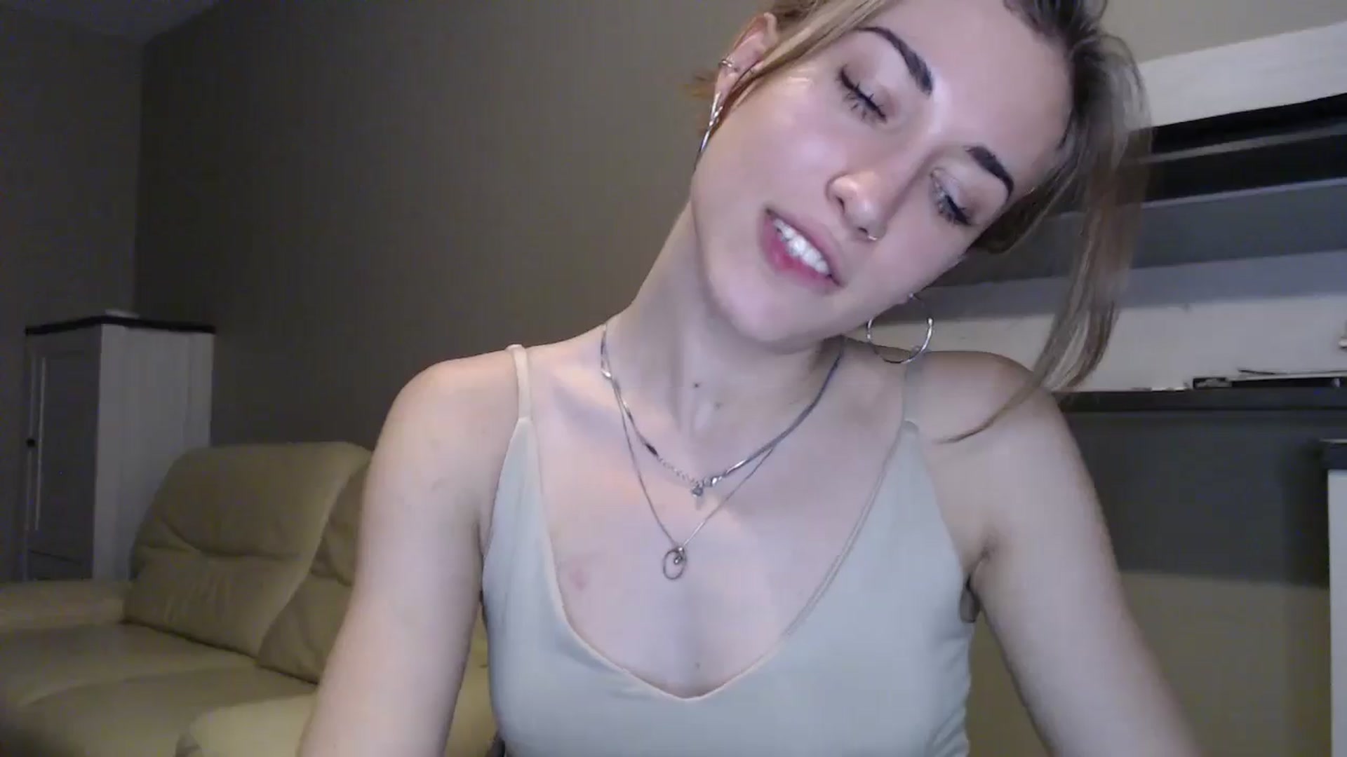 Gallery image thumbnail from GalaxyAnisia's myfreecams stream on, 08/29/2024, 19:36 image 3 of 20