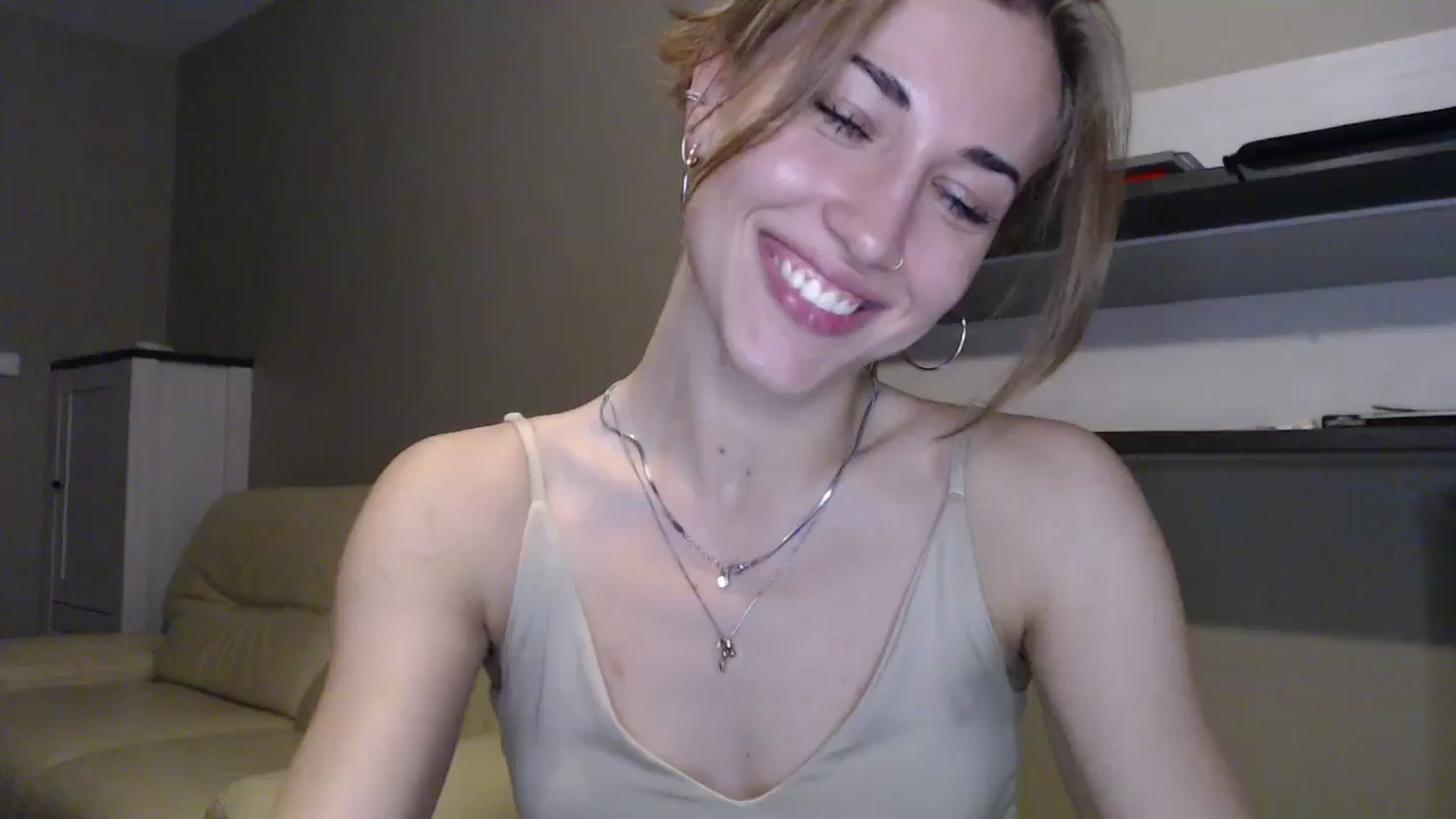 Gallery image thumbnail from GalaxyAnisia's myfreecams stream on, 08/29/2024, 19:36 image 16 of 20