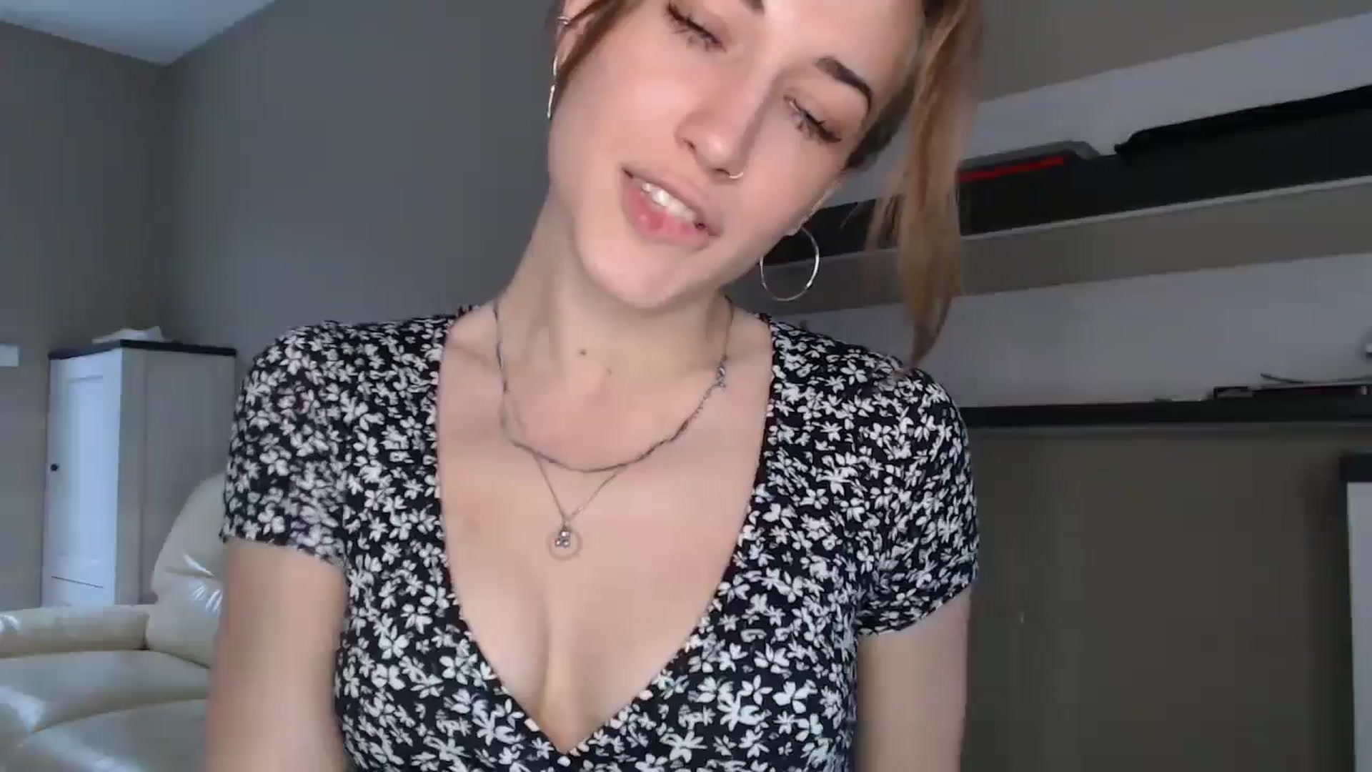 Gallery image thumbnail from GalaxyAnisia's myfreecams stream on, 08/30/2024, 15:30 image 10 of 20