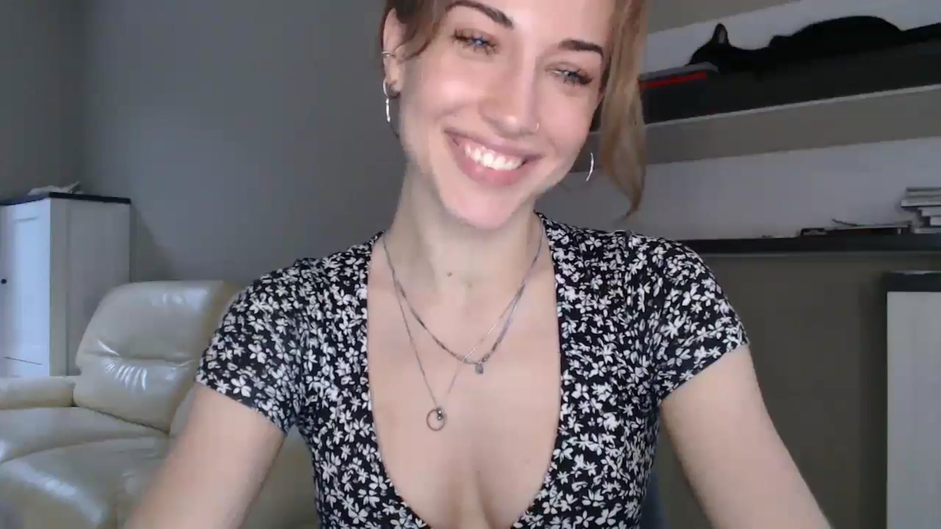 Gallery image thumbnail from GalaxyAnisia's myfreecams stream on, 08/30/2024, 16:29 image 15 of 20