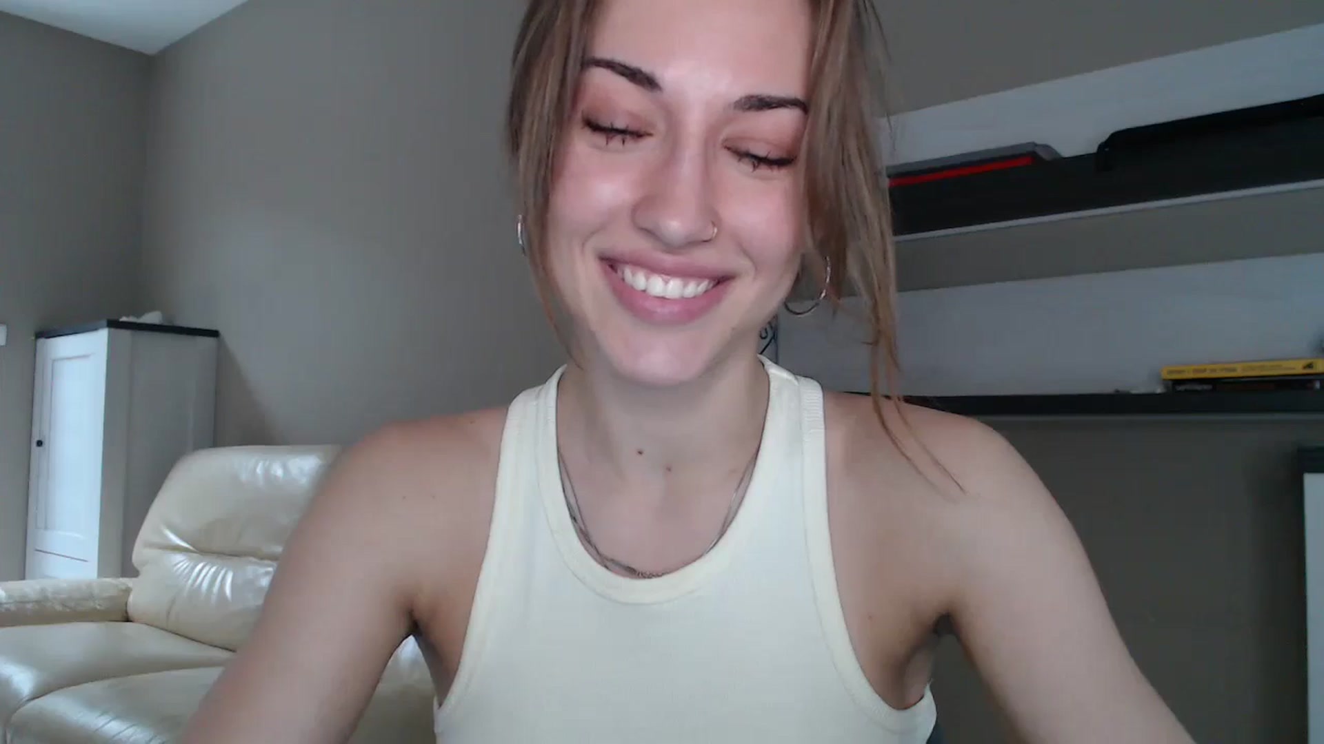 Gallery image thumbnail from GalaxyAnisia's myfreecams stream on, 08/31/2024, 14:18 image 7 of 20