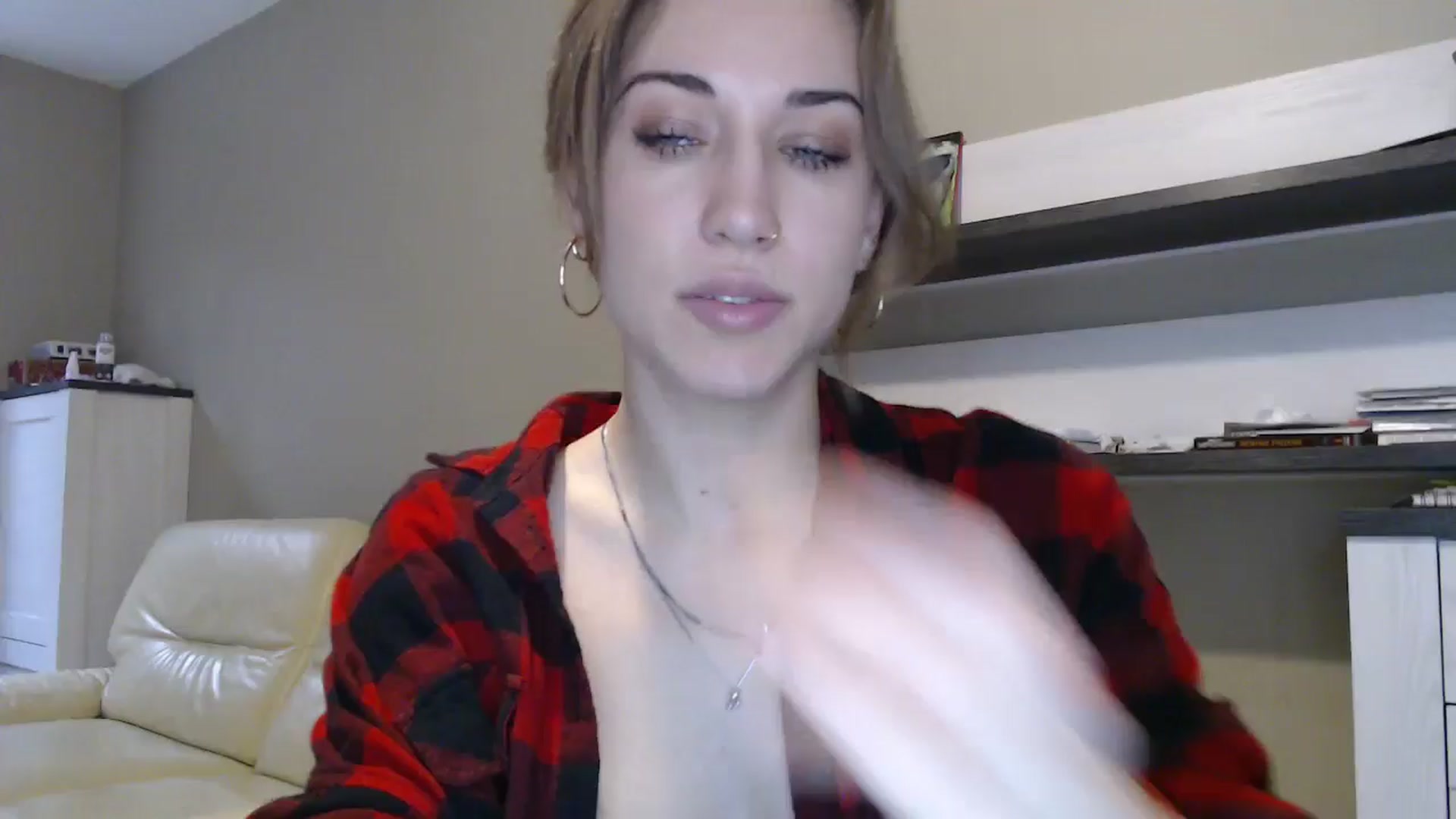 Gallery image thumbnail from GalaxyAnisia's myfreecams stream on, 10/06/2024, 14:30 image 1 of 20