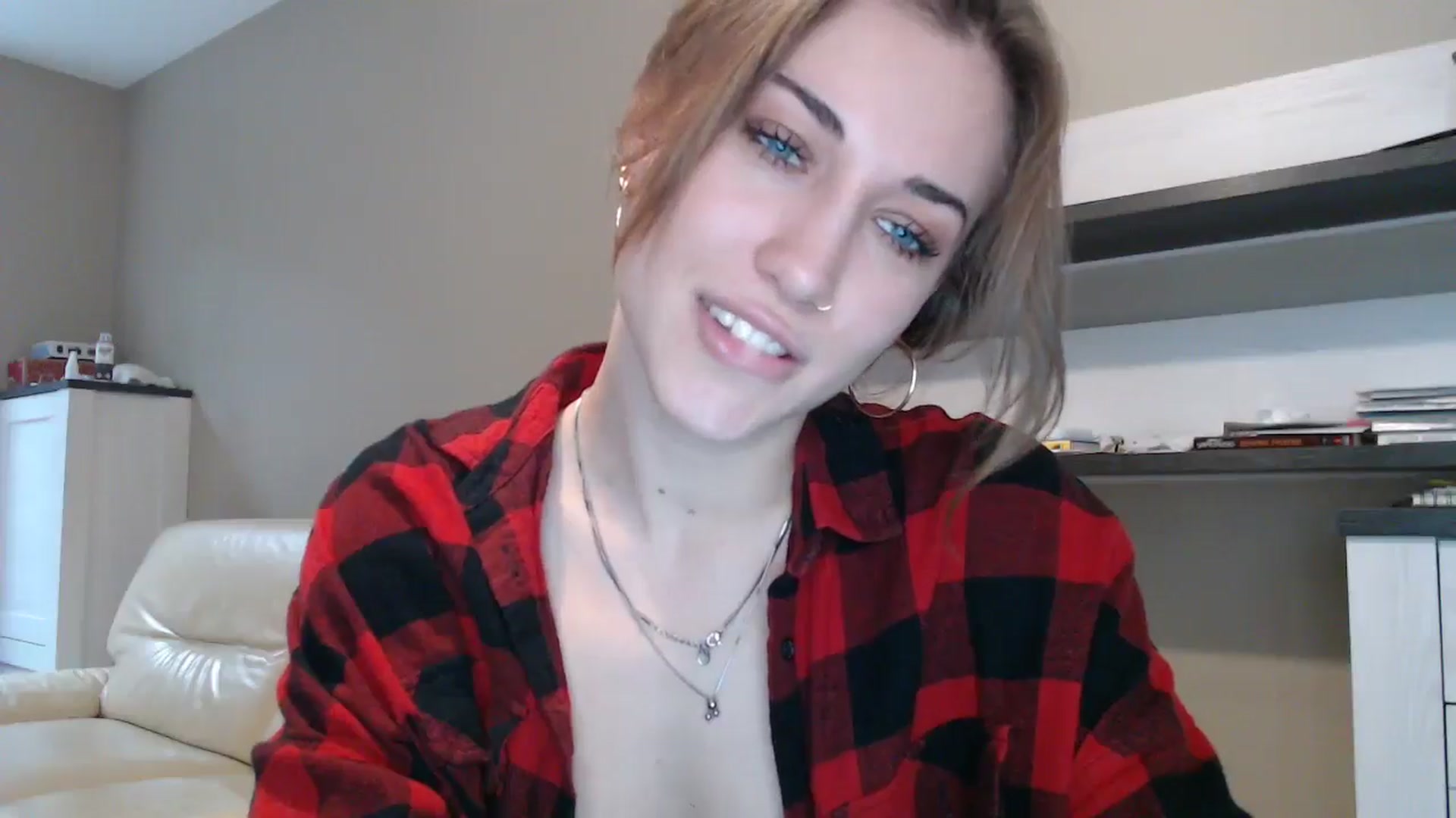 Gallery image thumbnail from GalaxyAnisia's myfreecams stream on, 10/06/2024, 14:30 image 8 of 20