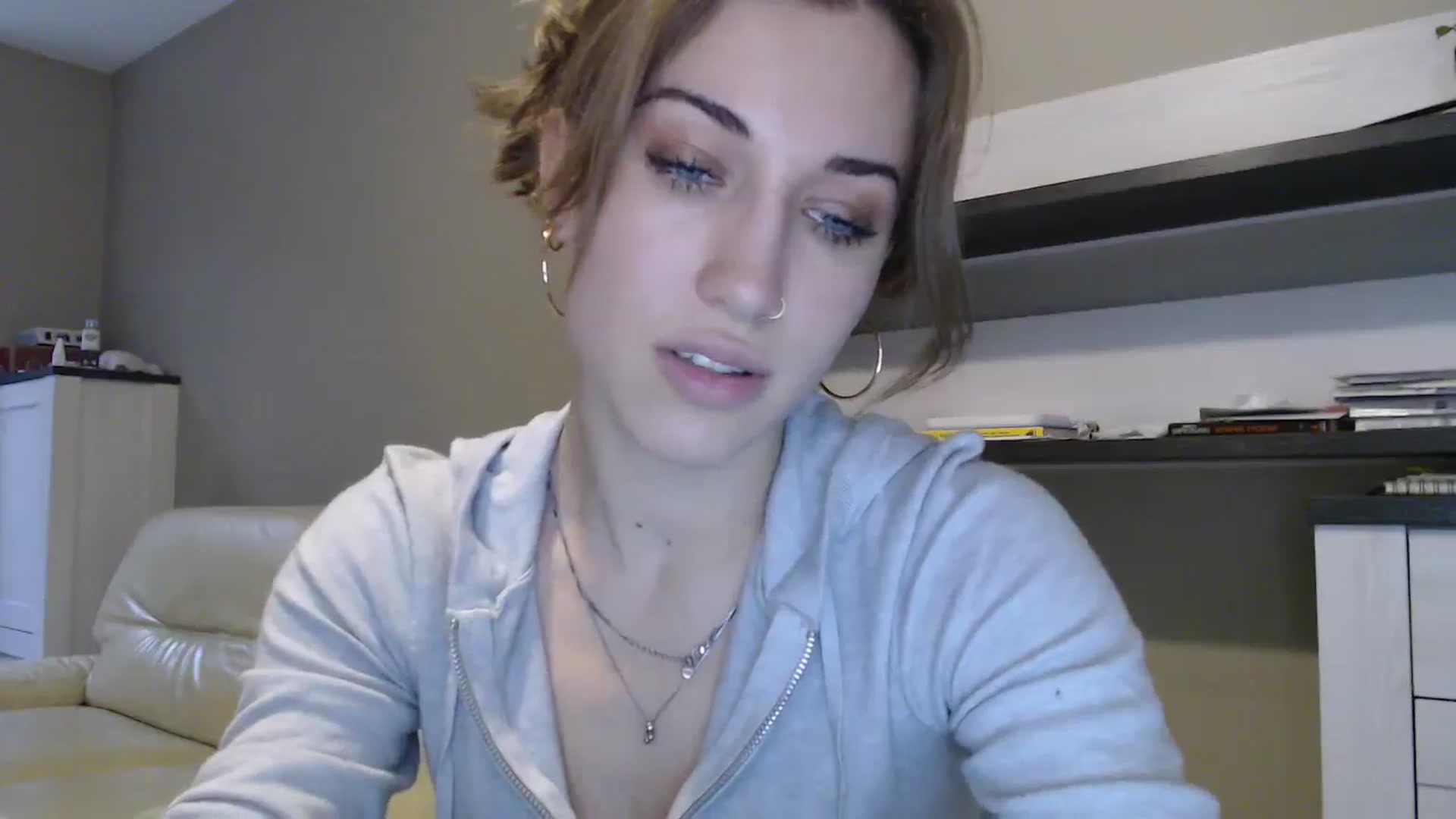 Gallery image thumbnail from GalaxyAnisia's myfreecams stream on, 10/06/2024, 15:20 image 12 of 20