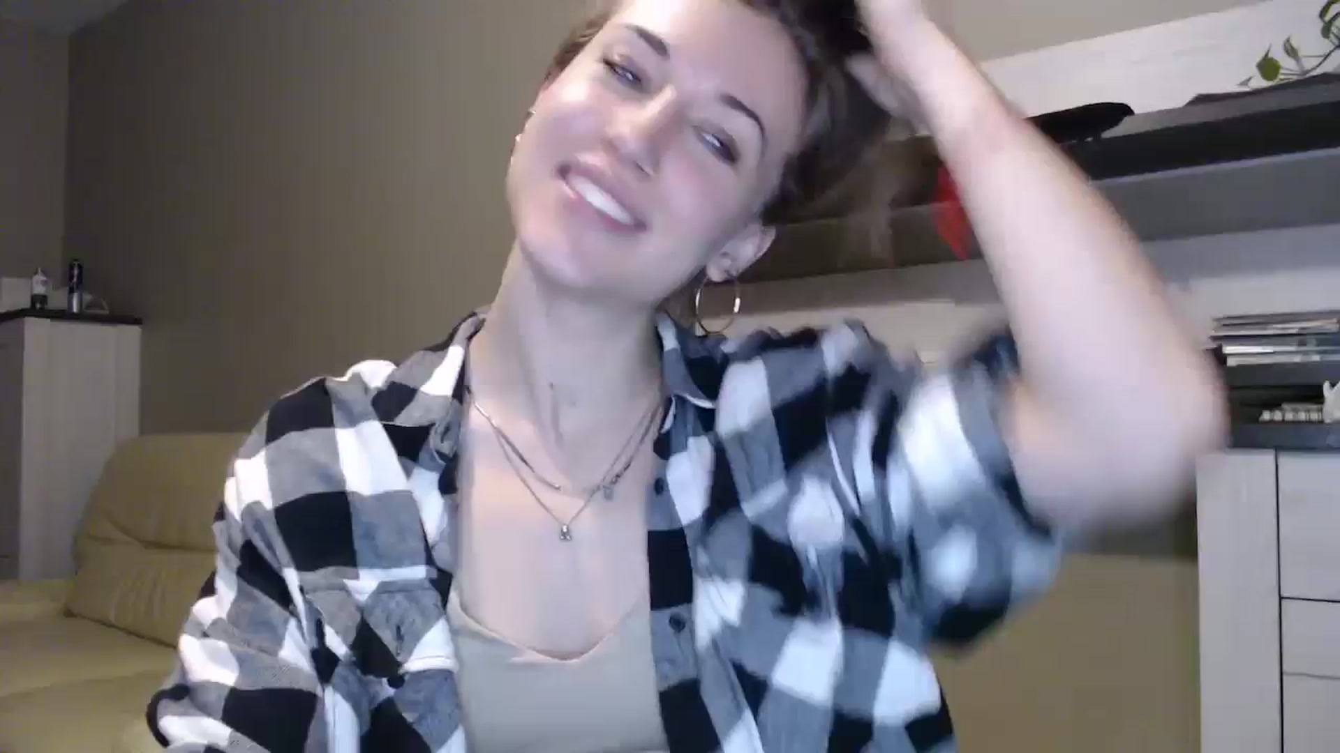 Gallery image thumbnail from GalaxyAnisia's myfreecams stream on, 10/08/2024, 20:19 image 5 of 20