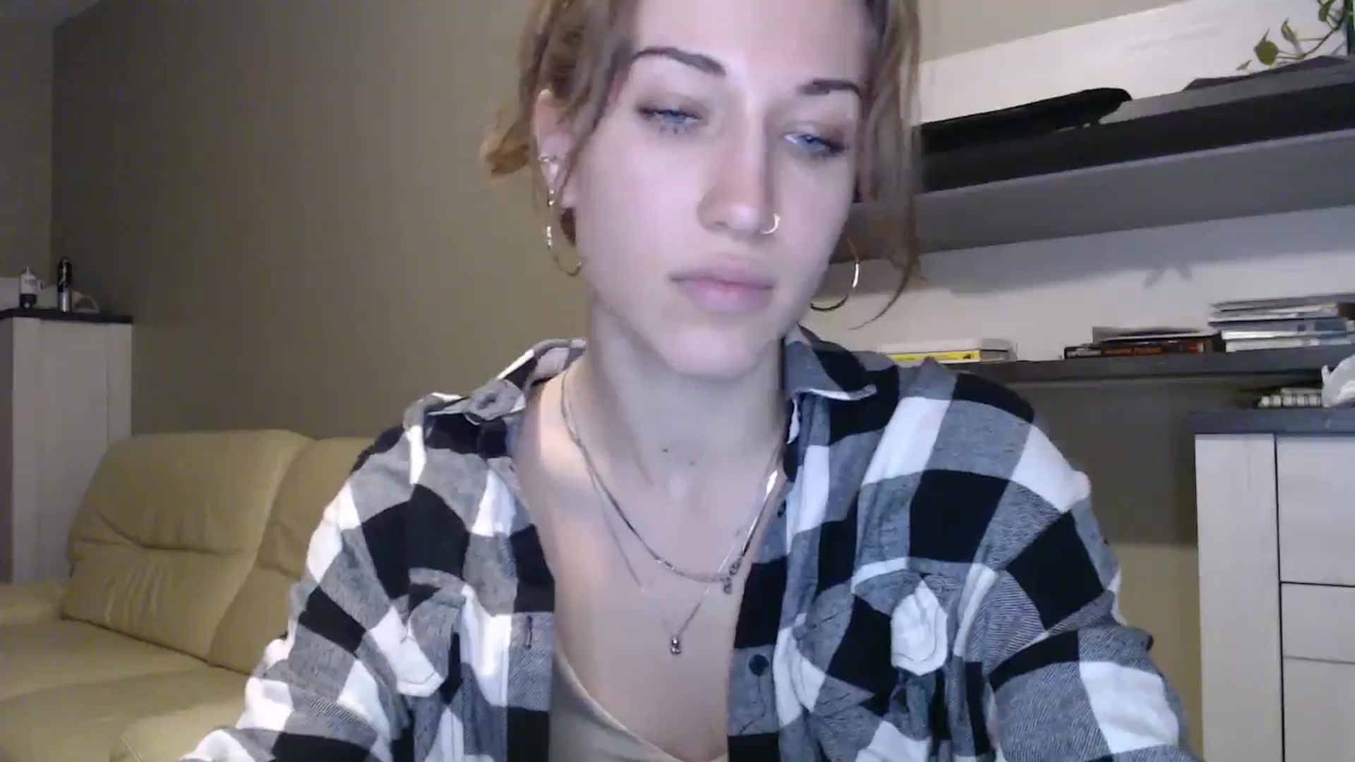 Gallery image thumbnail from GalaxyAnisia's myfreecams stream on, 10/08/2024, 20:19 image 19 of 20