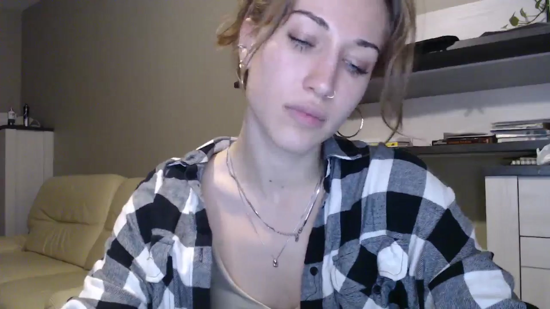 Gallery image thumbnail from GalaxyAnisia's myfreecams stream on, 10/08/2024, 20:19 image 18 of 20