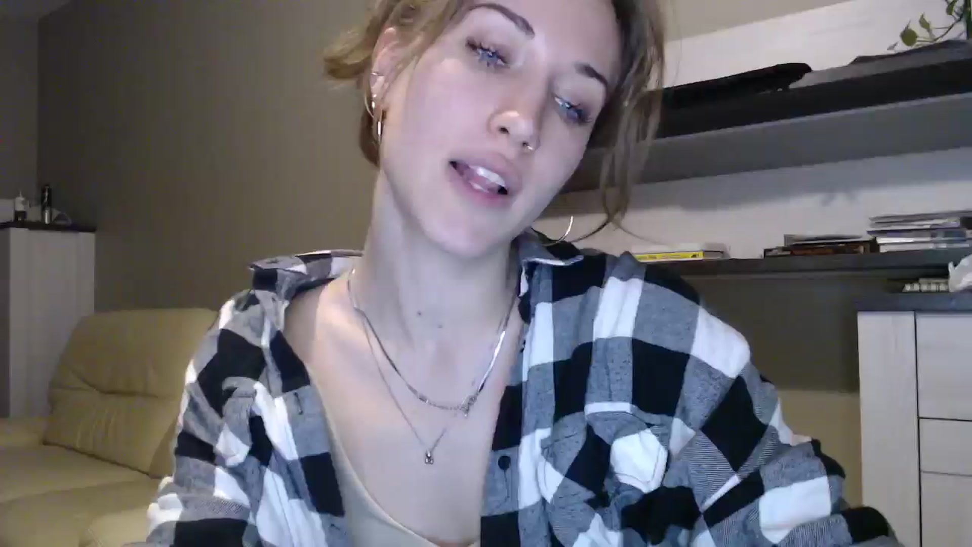 Gallery image thumbnail from GalaxyAnisia's myfreecams stream on, 10/08/2024, 20:19 image 15 of 20