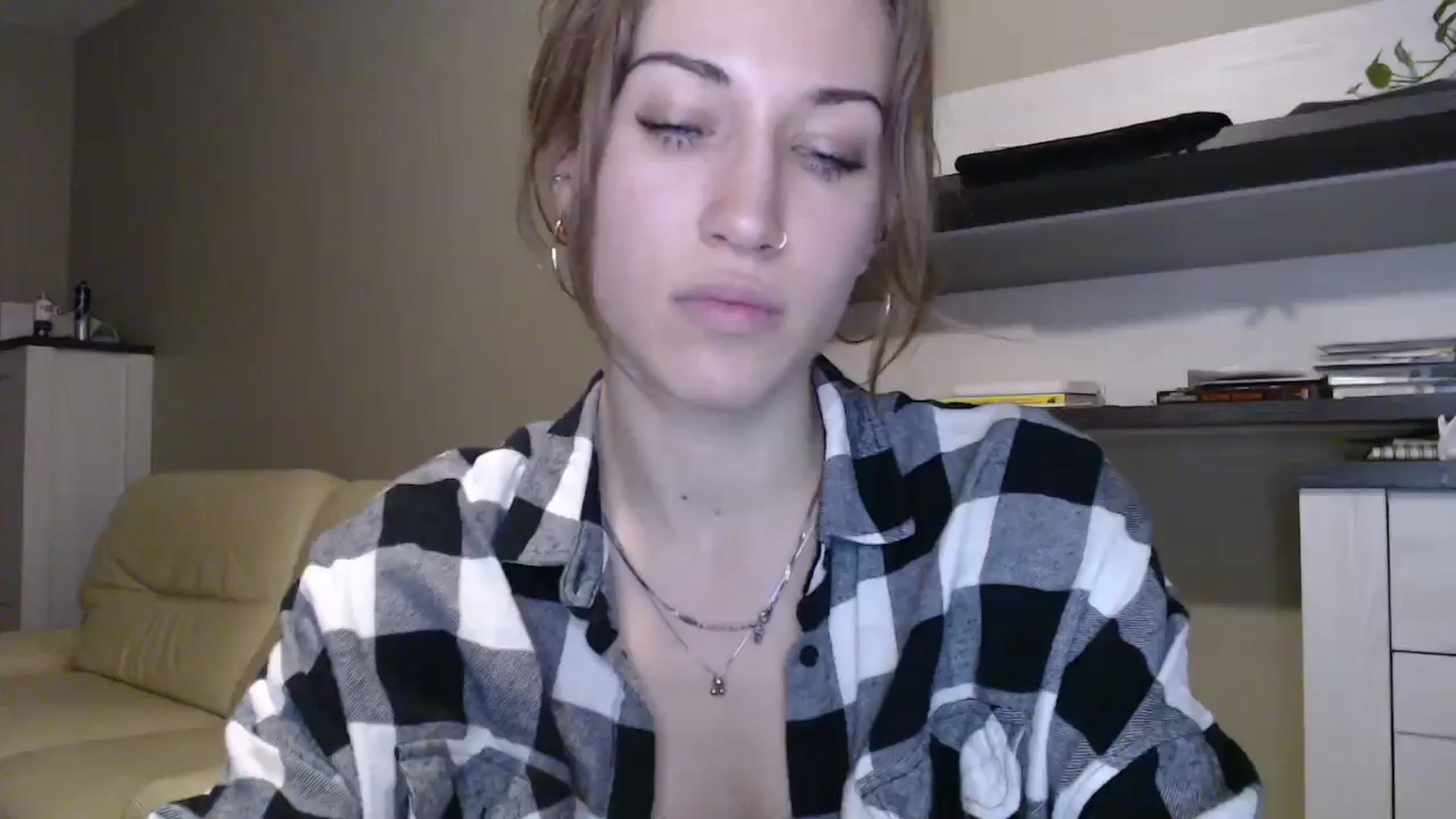 Gallery image thumbnail from GalaxyAnisia's myfreecams stream on, 10/08/2024, 20:19 image 1 of 20