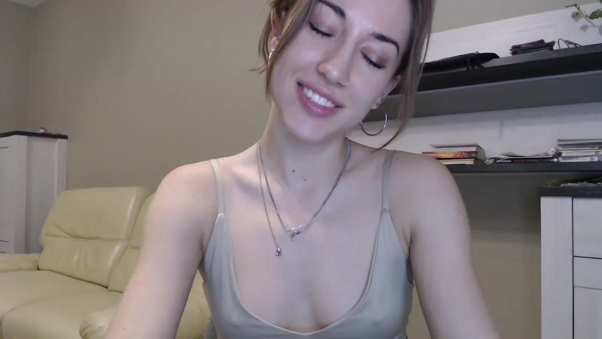 Gallery image thumbnail from GalaxyAnisia's myfreecams stream on, 11/09/2024, 22:11 image 1 of 20