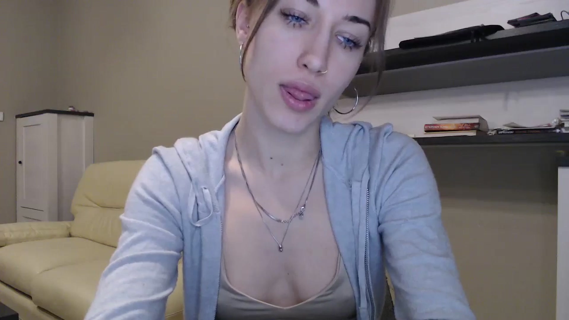 Gallery image thumbnail from GalaxyAnisia's myfreecams stream on, 11/10/2024, 19:13 image 2 of 20