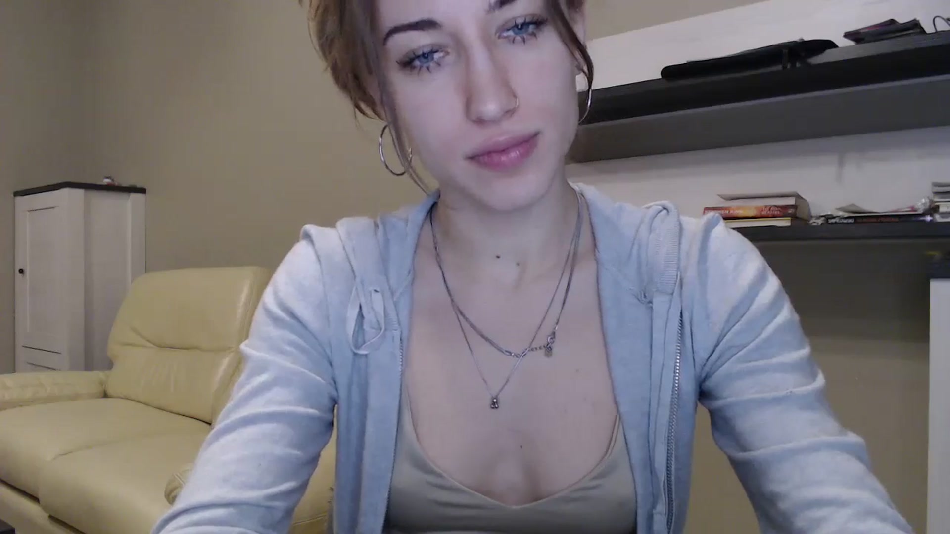 Gallery image thumbnail from GalaxyAnisia's myfreecams stream on, 11/10/2024, 19:13 image 10 of 20